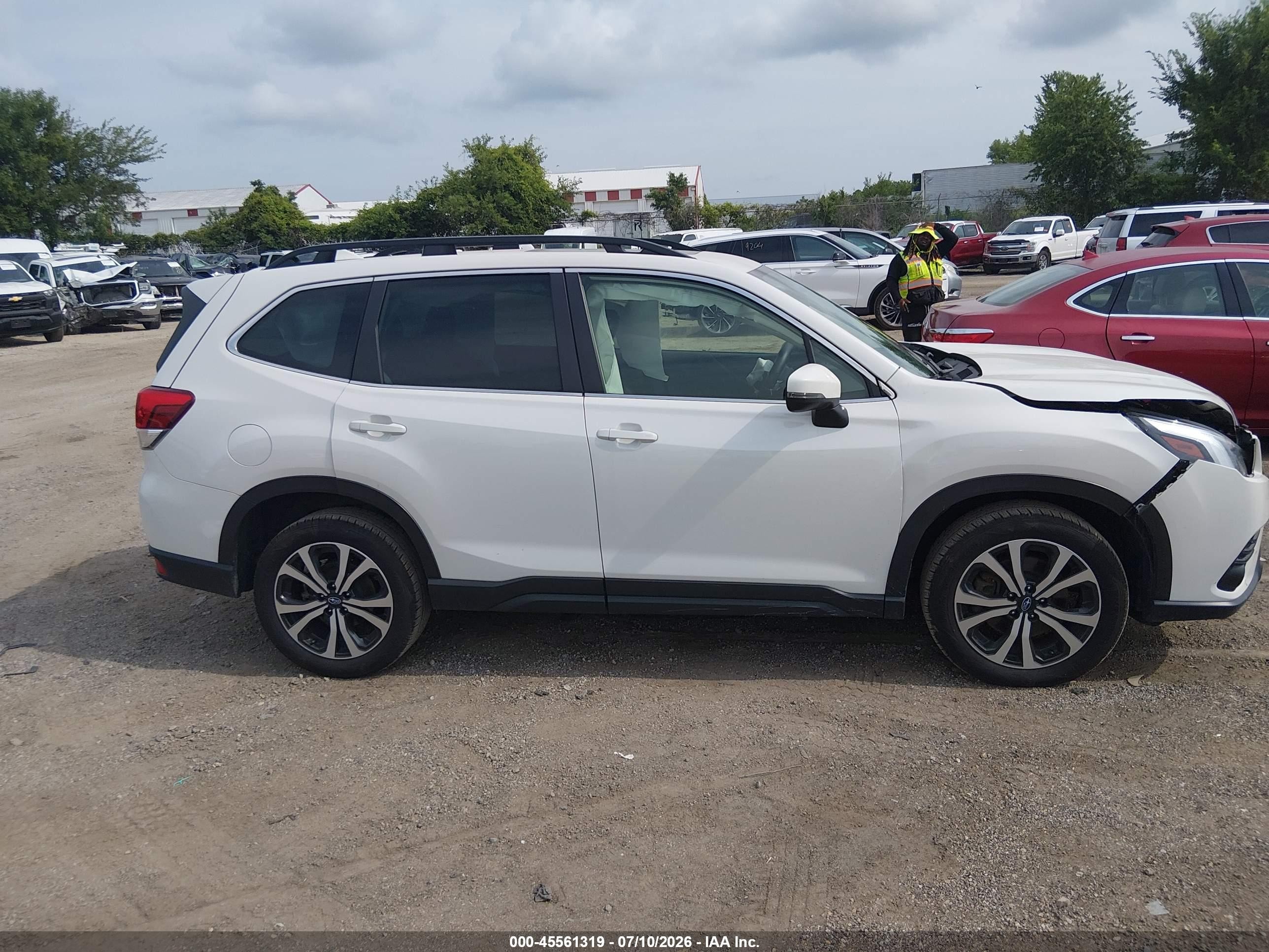 2023 Subaru Forester Limited White vin: JF2SKANC6PH440426