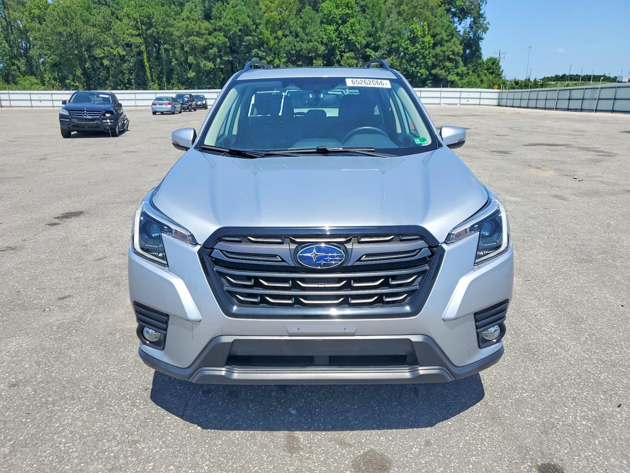 2023 Subaru Forester Limited Silver vin: JF2SKAPC2PH508685