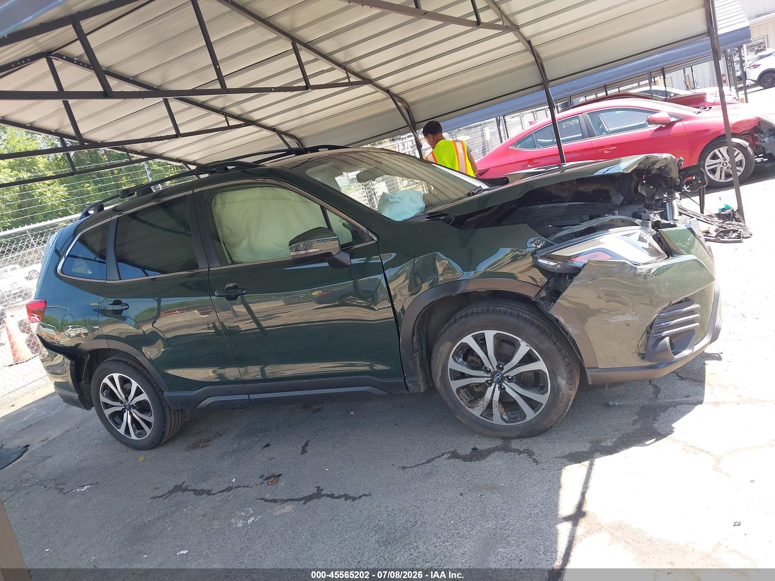 2022 Subaru Forester Limited Green vin: JF2SKAPC5NH458474