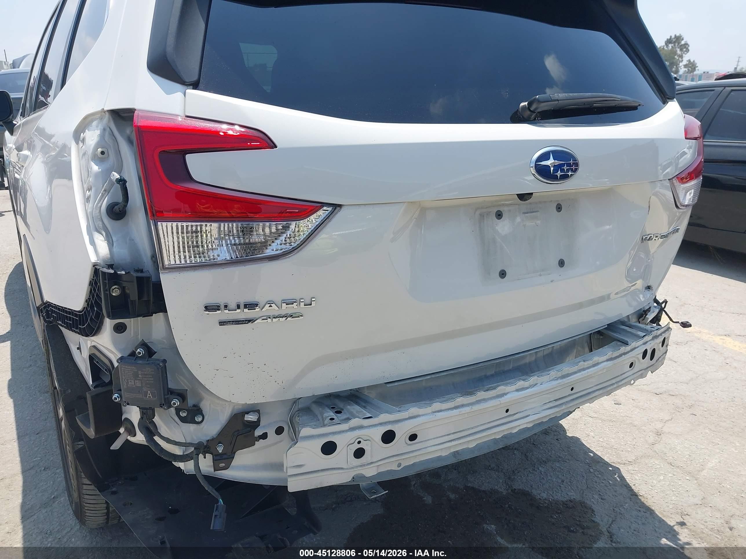 2023 Subaru Forester Limited White vin: JF2SKAPC7PH475876