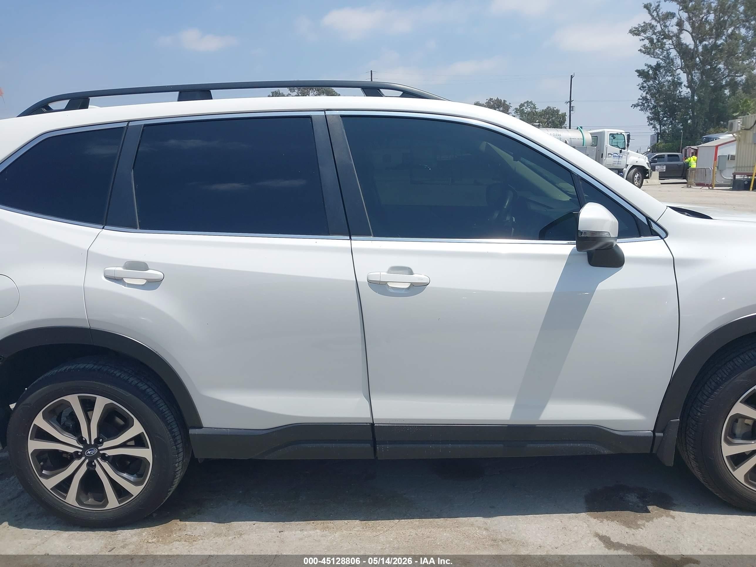2023 Subaru Forester Limited White vin: JF2SKAPC7PH475876