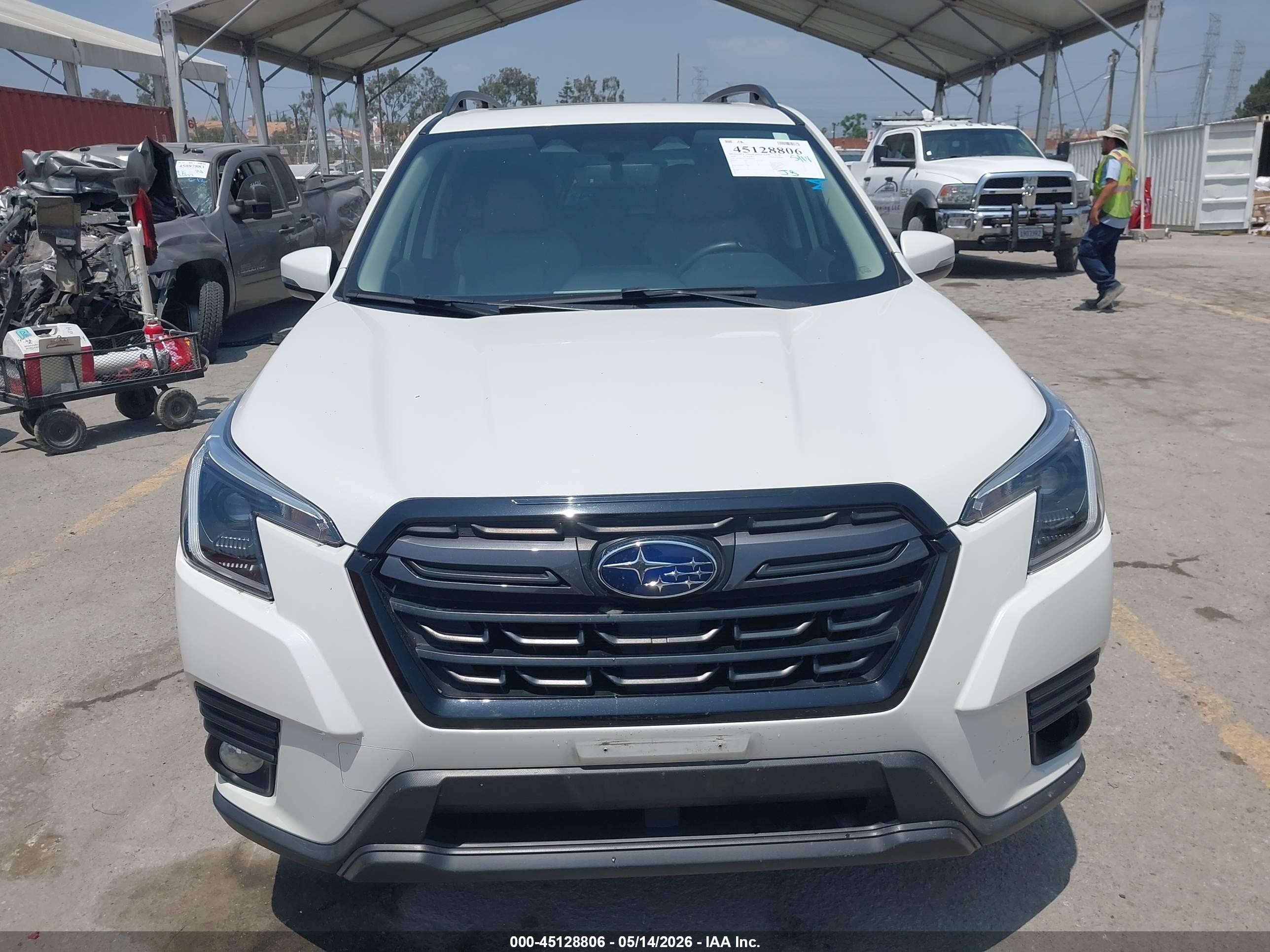2023 Subaru Forester Limited White vin: JF2SKAPC7PH475876