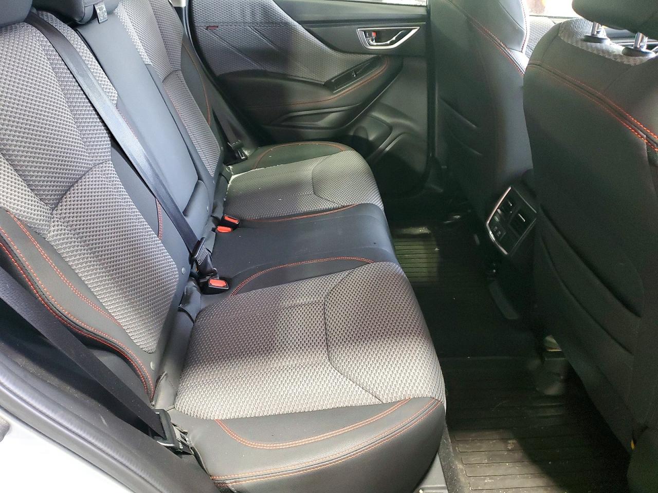 2019 Subaru Forester Sport Silver vin: JF2SKAPC9KH581724