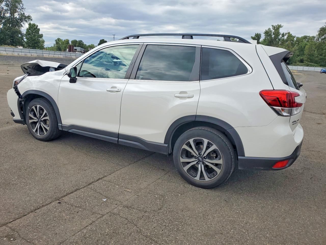 2022 Subaru Forester Limited White vin: JF2SKAPC9NH437319