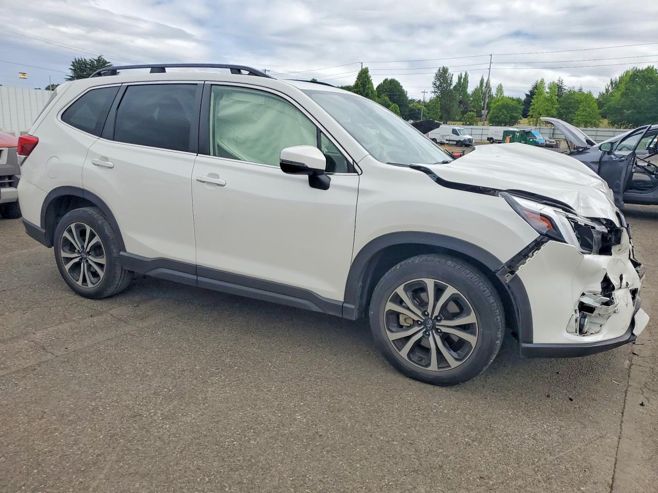 2022 Subaru Forester Limited White vin: JF2SKAPC9NH437319