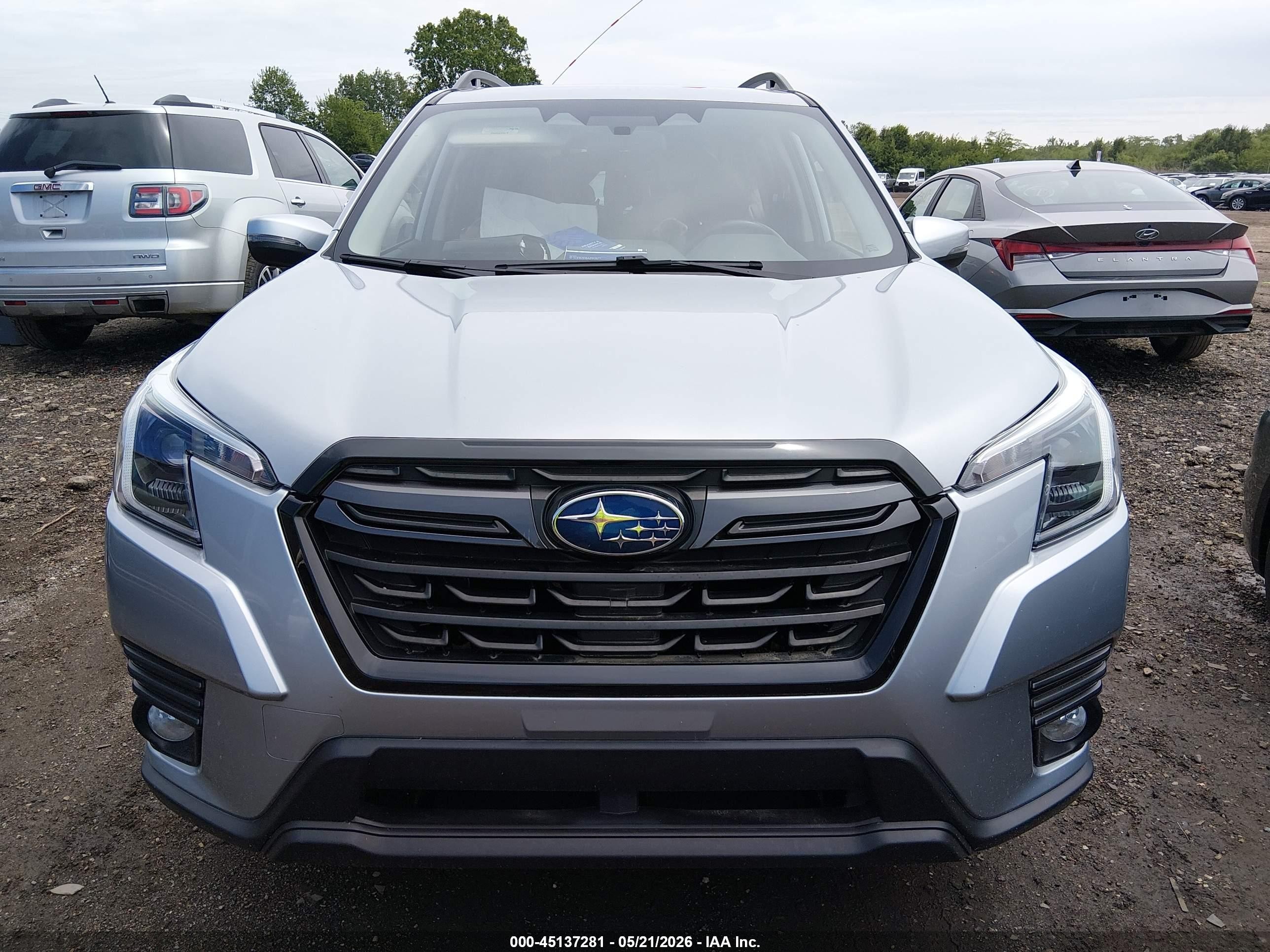 2023 Subaru Forester Limited Silver vin: JF2SKAPC9PH430082