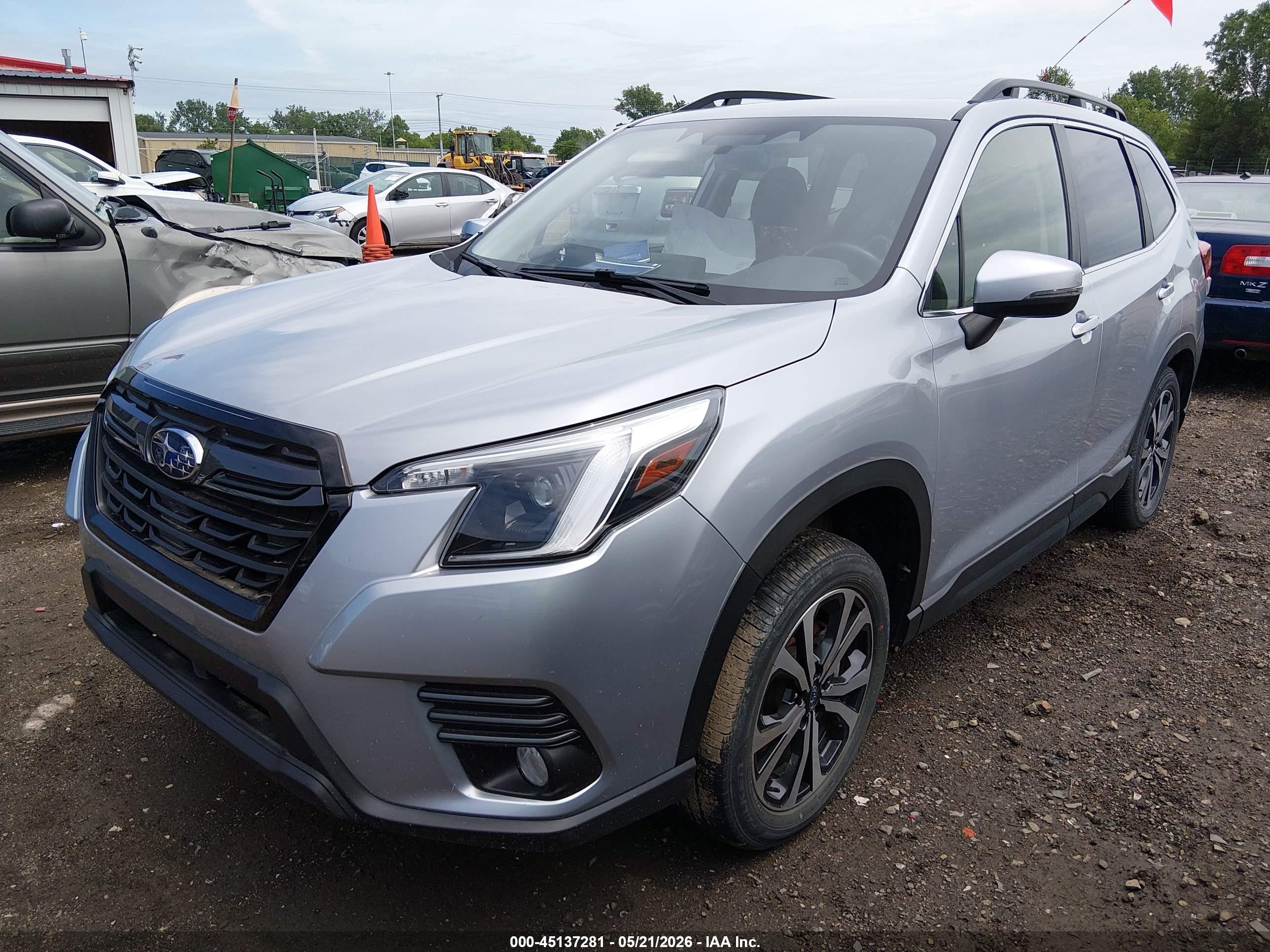 2023 Subaru Forester Limited Silver vin: JF2SKAPC9PH430082