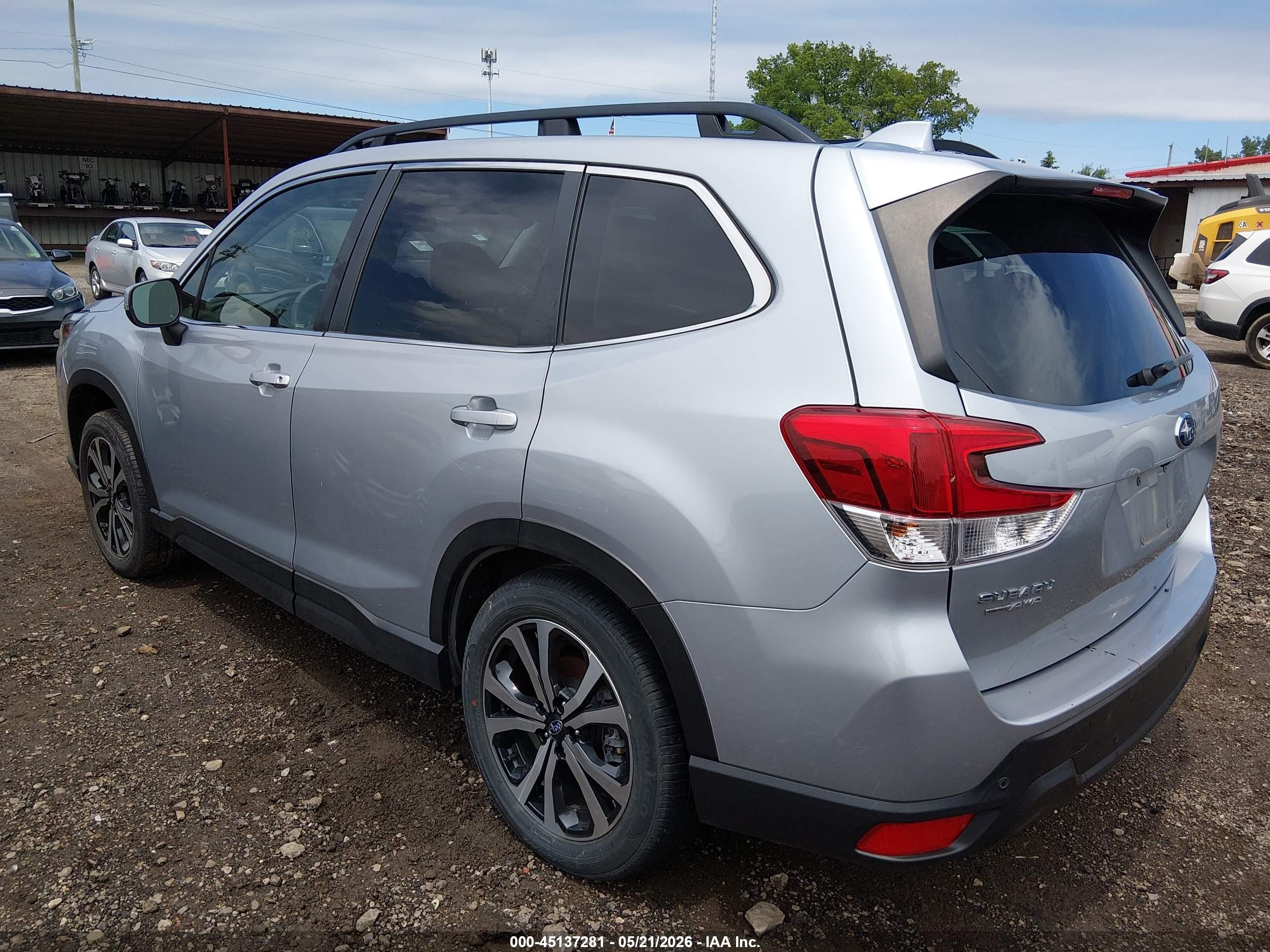 2023 Subaru Forester Limited Silver vin: JF2SKAPC9PH430082