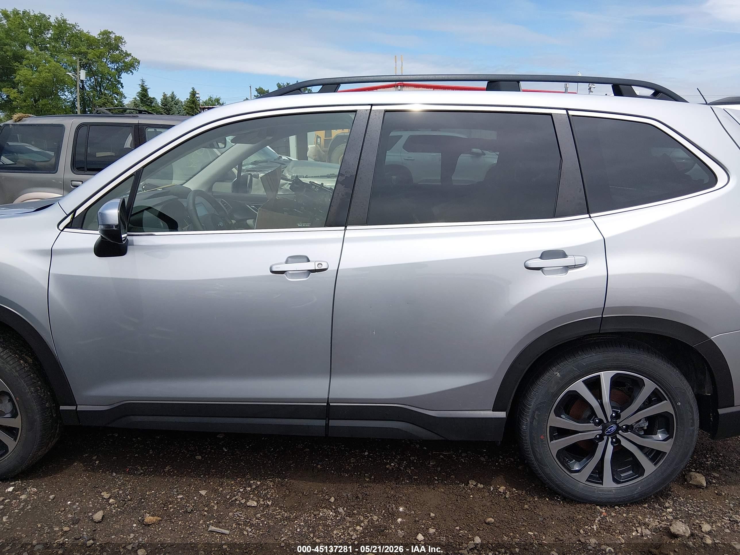 2023 Subaru Forester Limited Silver vin: JF2SKAPC9PH430082
