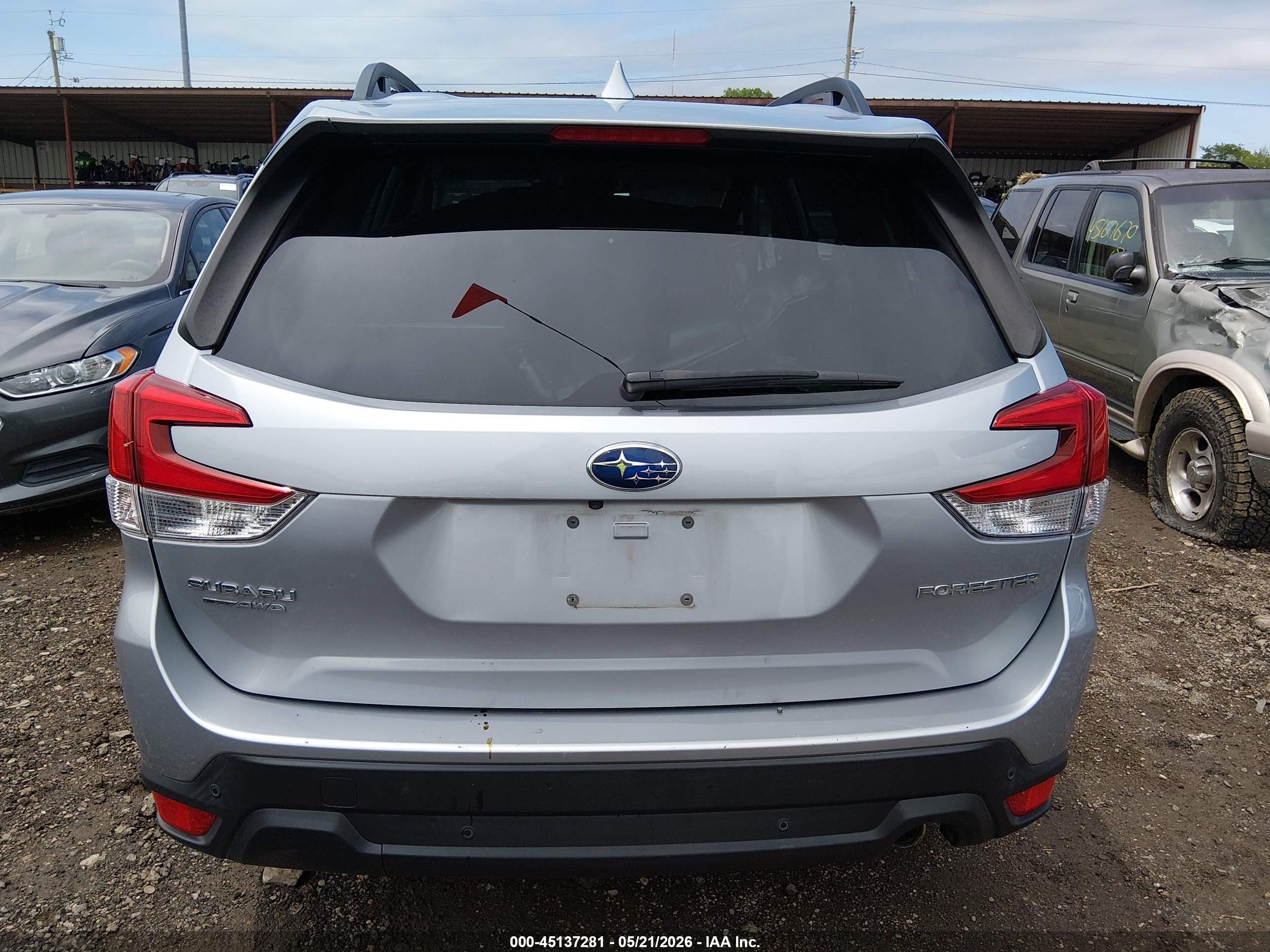 2023 Subaru Forester Limited Silver vin: JF2SKAPC9PH430082
