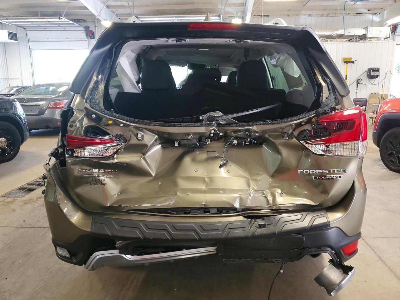 2023 Subaru Forester Touring Зеленый vin: JF2SKARC0PH499790