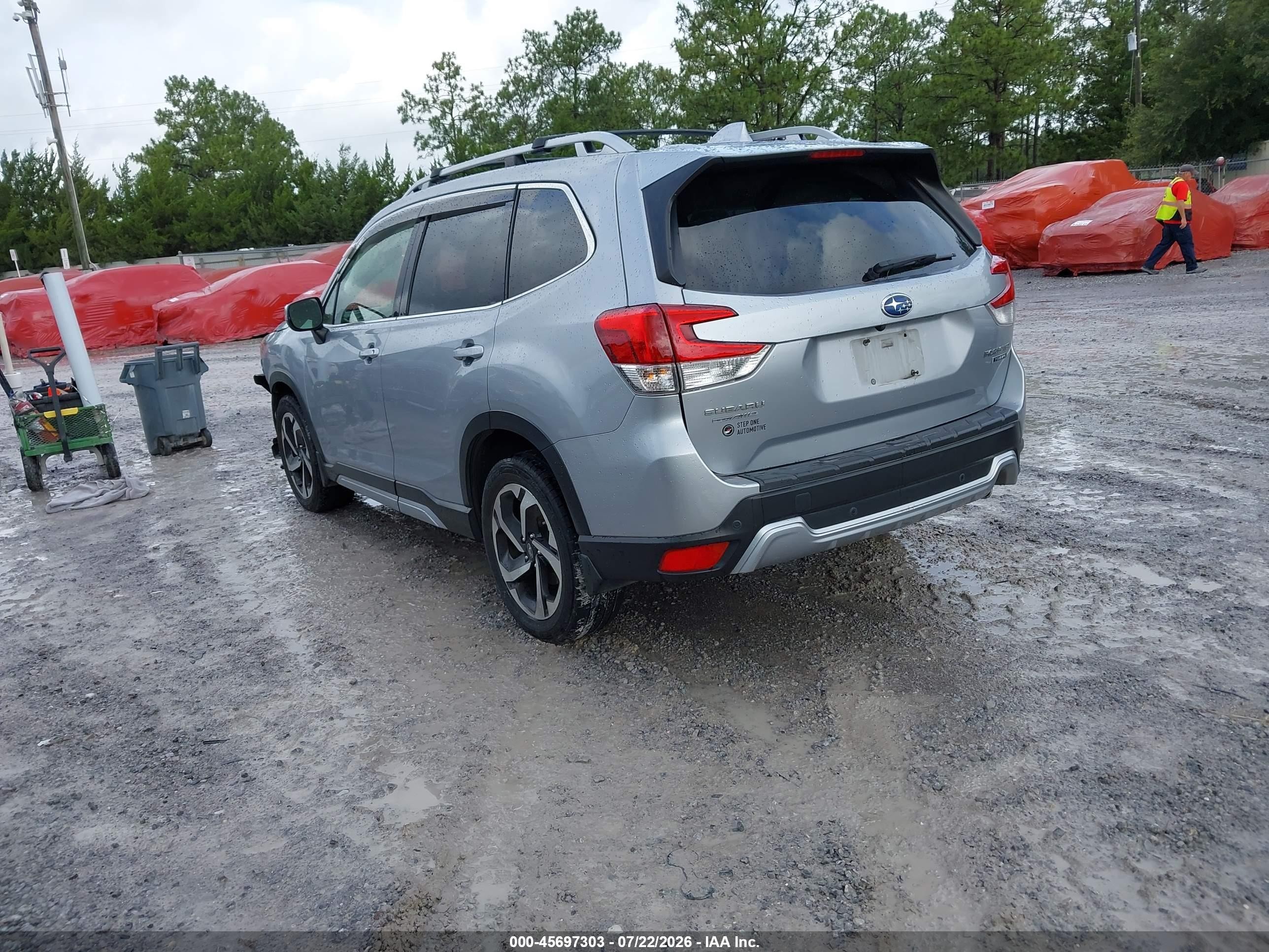 2022 Subaru Forester Touring Silver vin: JF2SKARC1NH434279