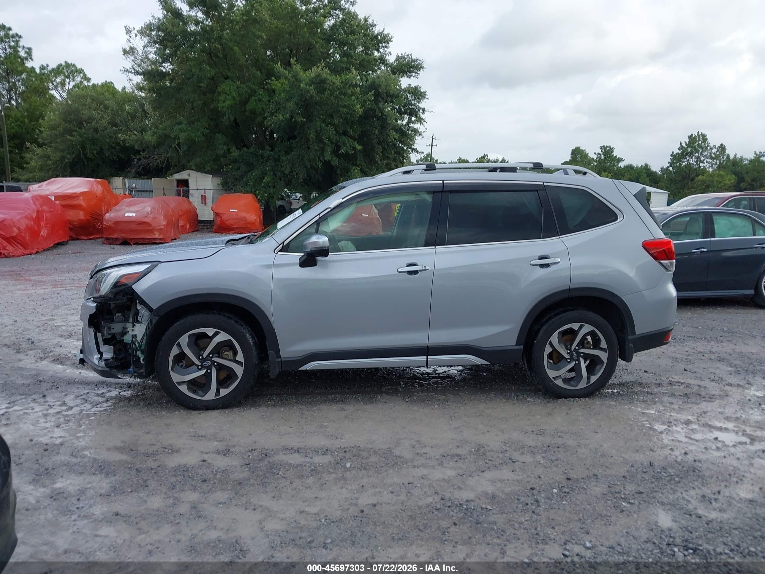 2022 Subaru Forester Touring Silver vin: JF2SKARC1NH434279