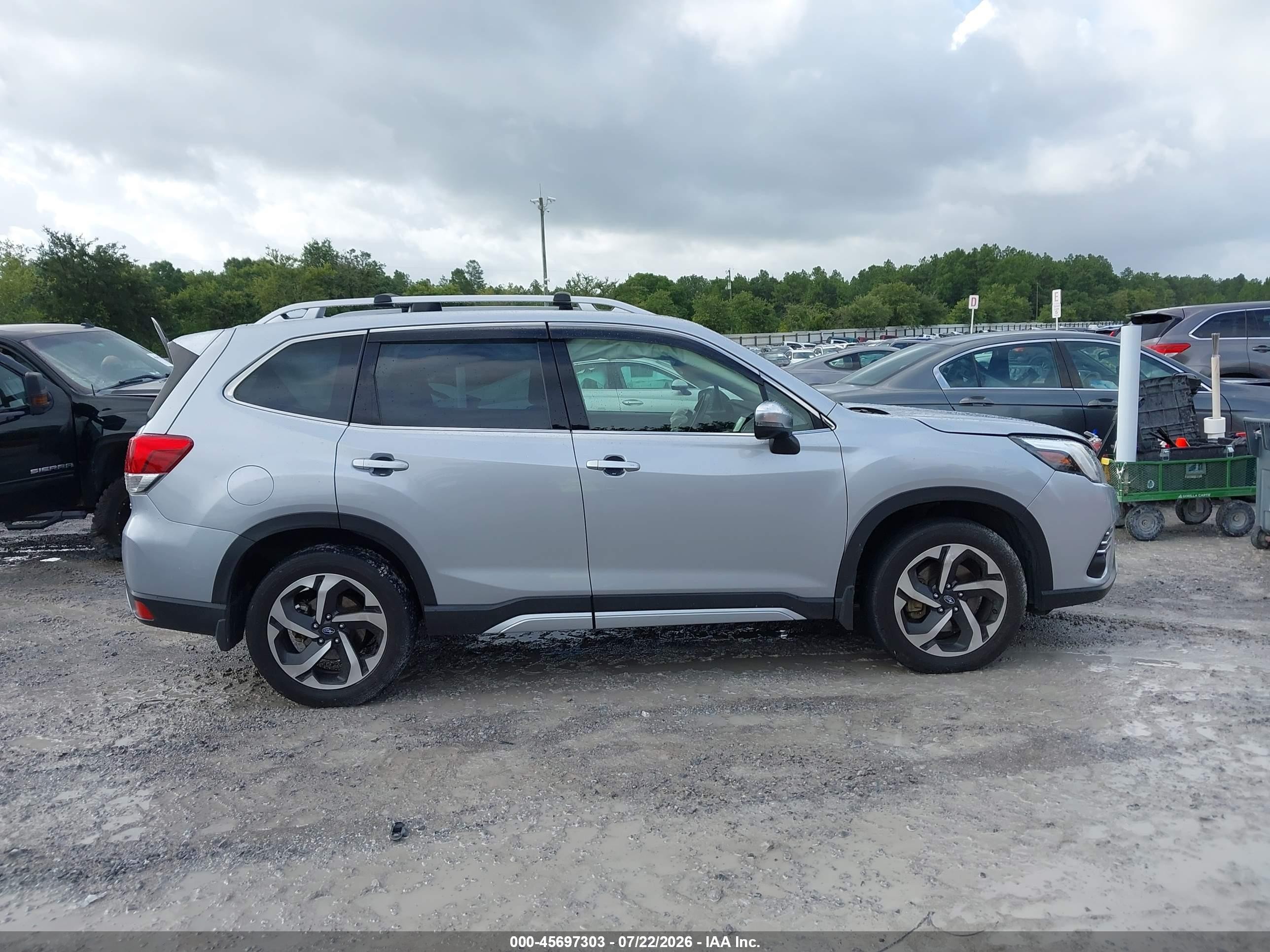 2022 Subaru Forester Touring Silver vin: JF2SKARC1NH434279