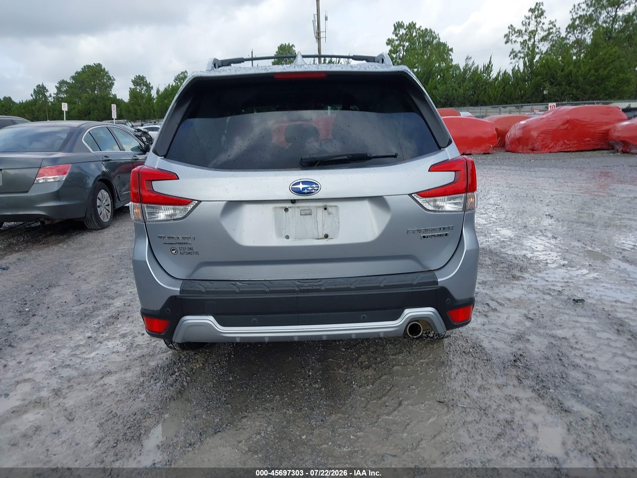 2022 Subaru Forester Touring Silver vin: JF2SKARC1NH434279