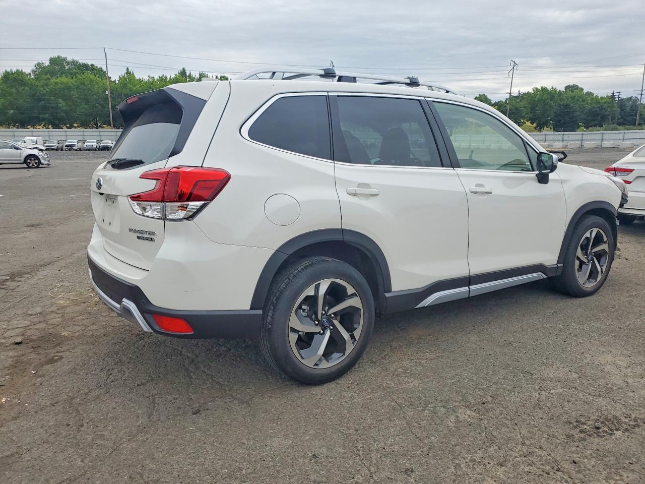 2023 Subaru Forester Touring White vin: JF2SKARC4PH424915
