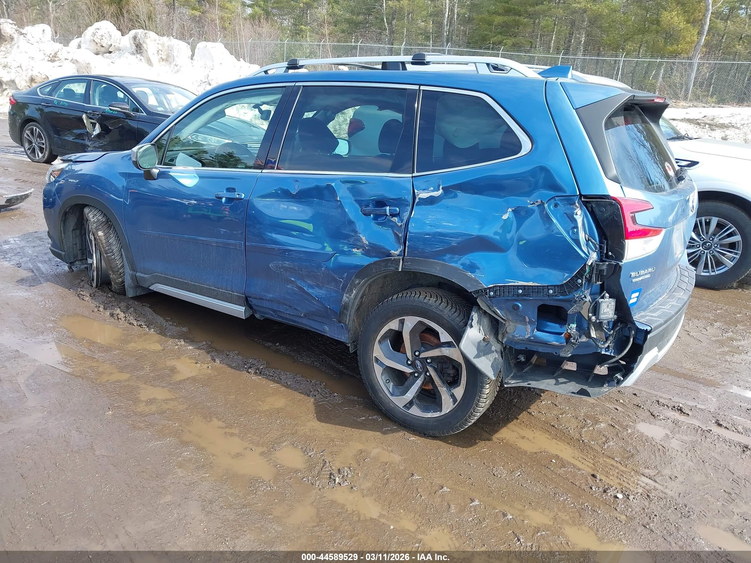 2022 Subaru Forester Touring Blue vin: JF2SKARC9NH432330