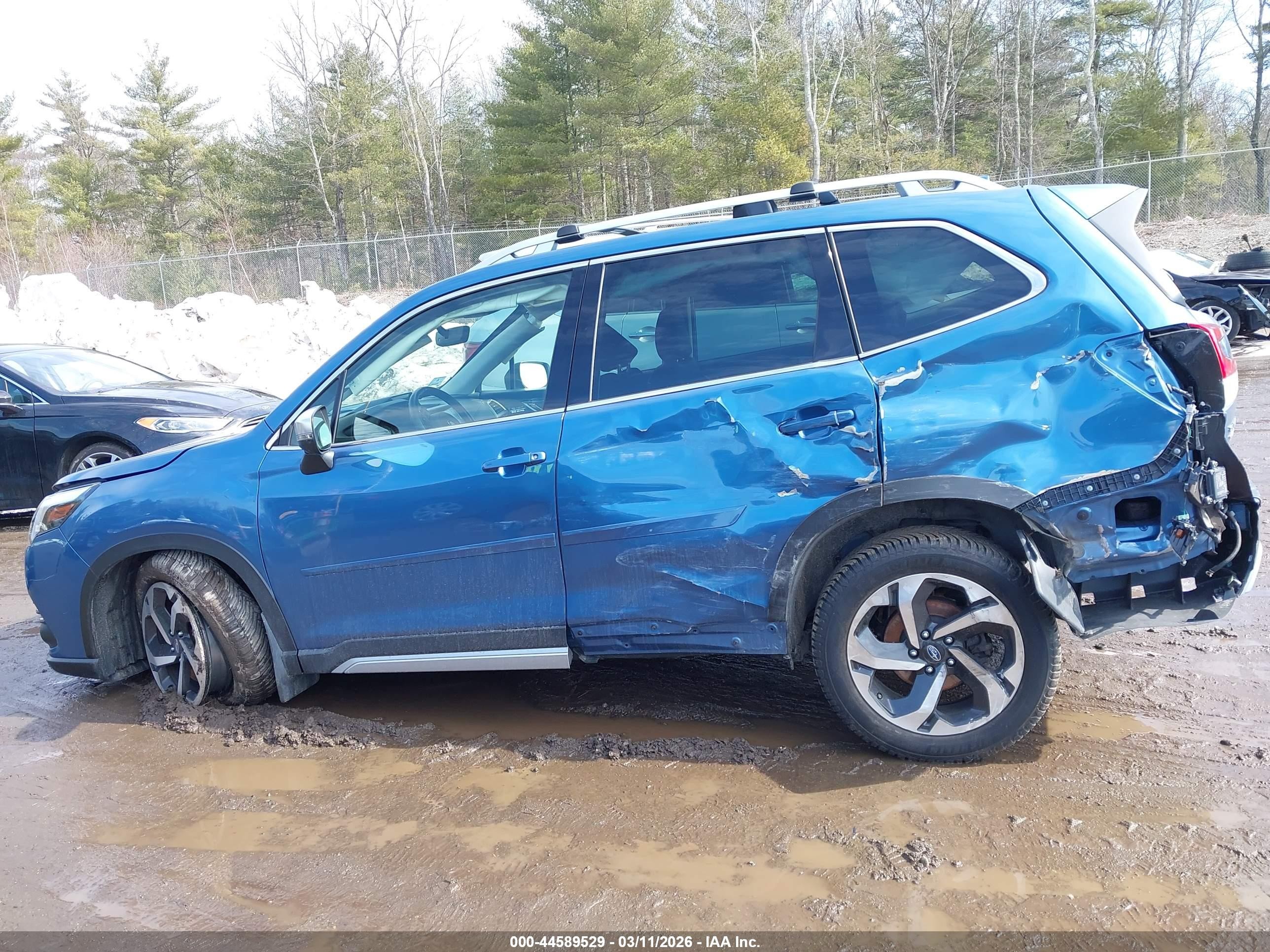 2022 Subaru Forester Touring Blue vin: JF2SKARC9NH432330