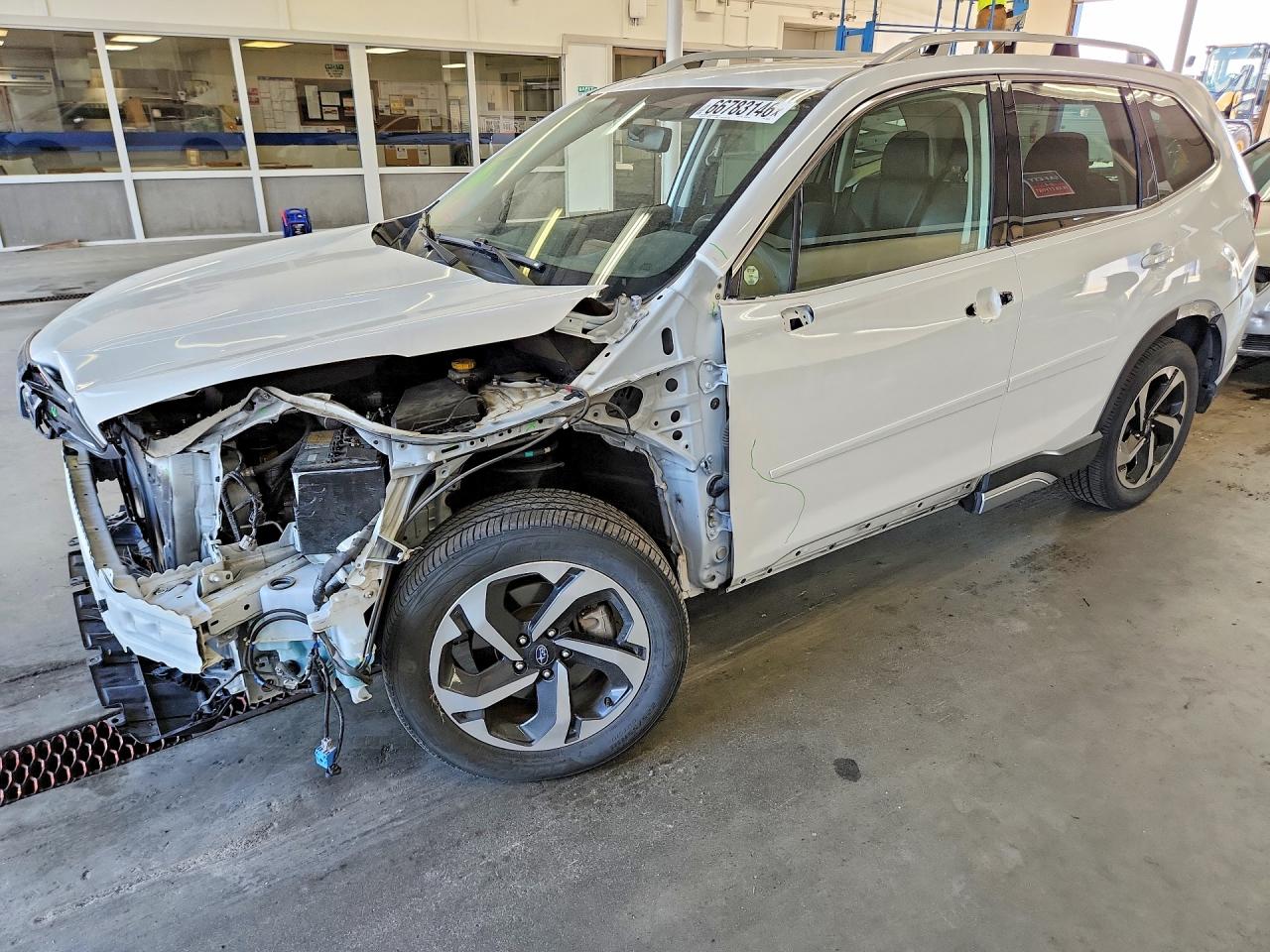 2022 Subaru Forester Touring White vin: JF2SKARCXNH433793