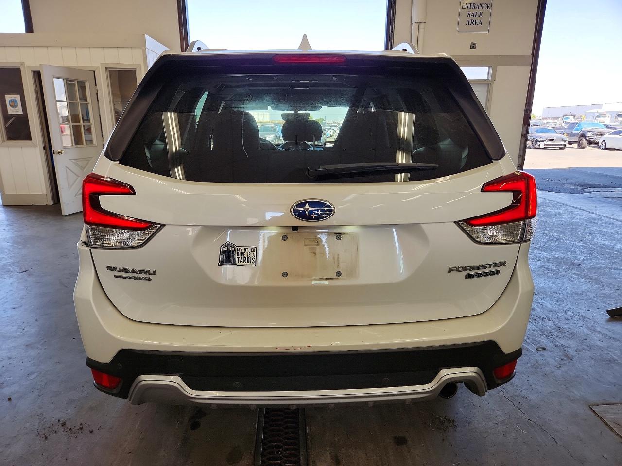 2022 Subaru Forester Touring White vin: JF2SKARCXNH433793
