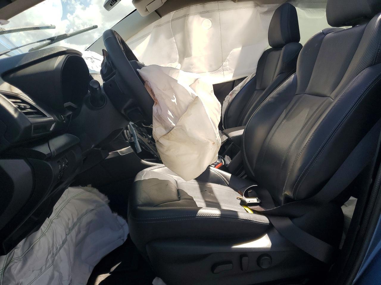 2022 Subaru Forester Touring Blue vin: JF2SKARCXNH451243