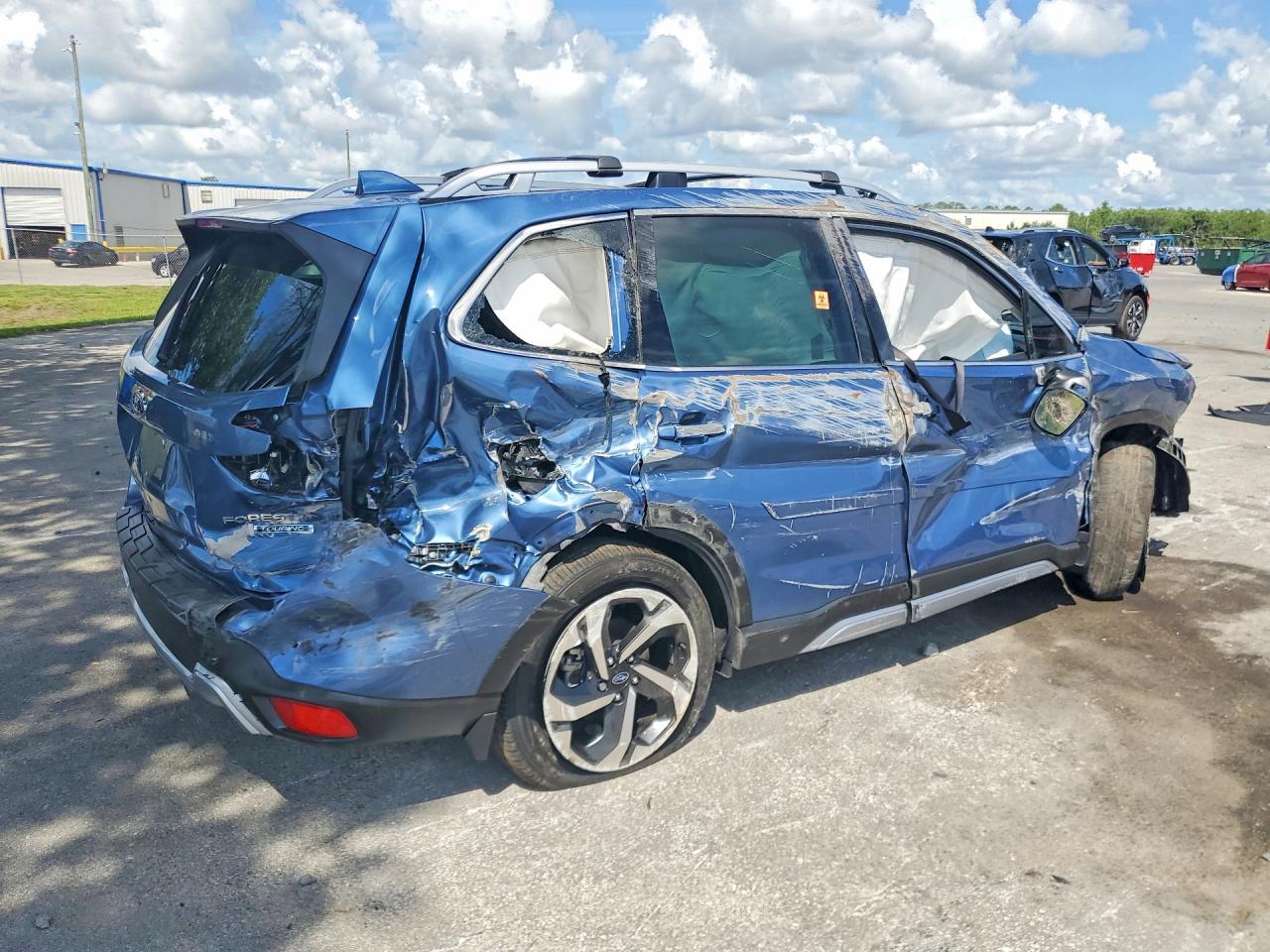 2022 Subaru Forester Touring Blue vin: JF2SKARCXNH451243