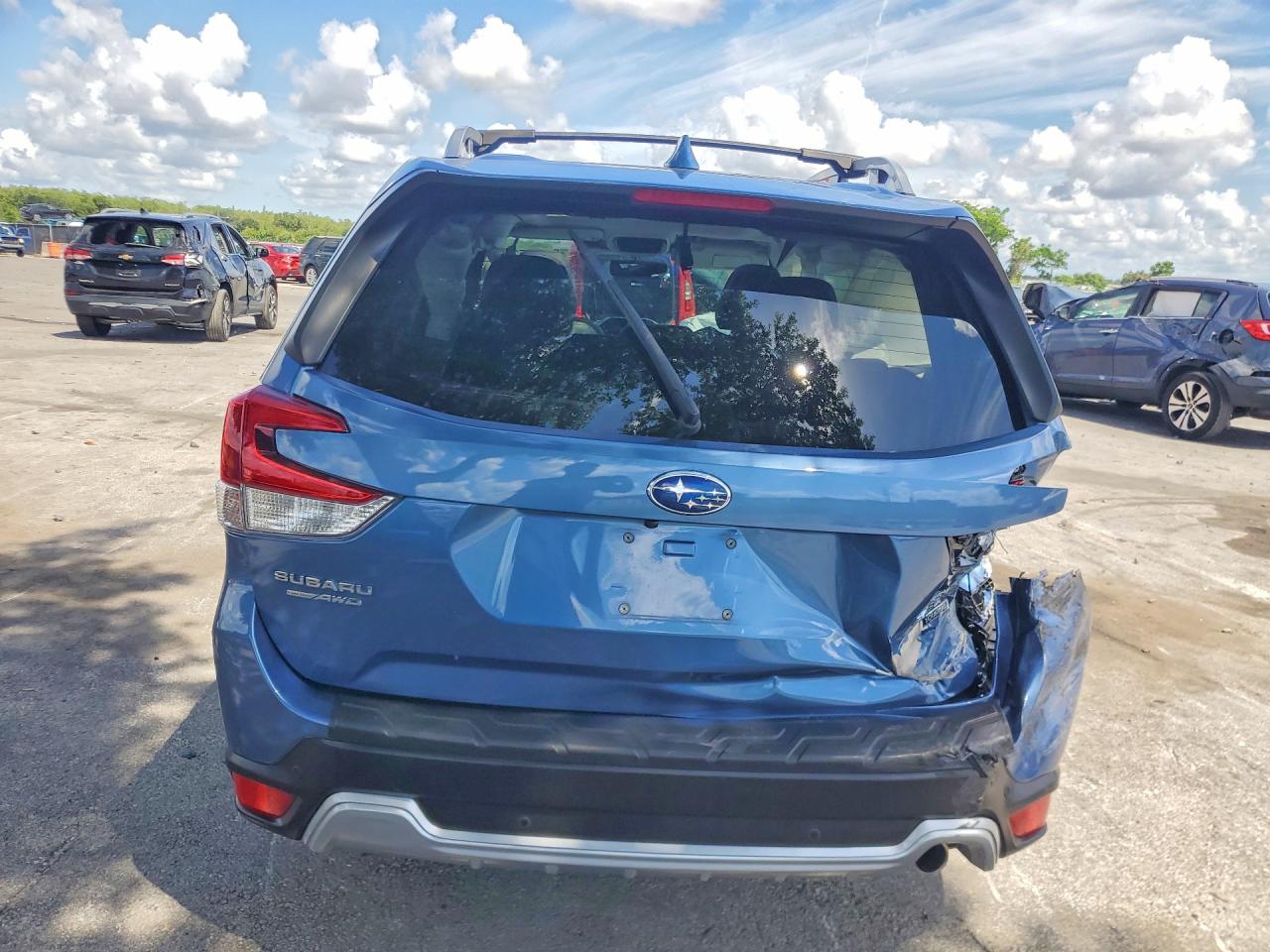 2022 Subaru Forester Touring Blue vin: JF2SKARCXNH451243