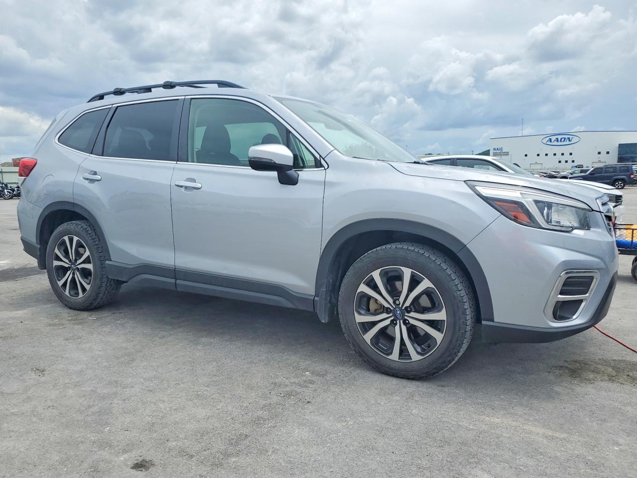 2020 Subaru Forester Limited Silver vin: JF2SKASC2LH562750