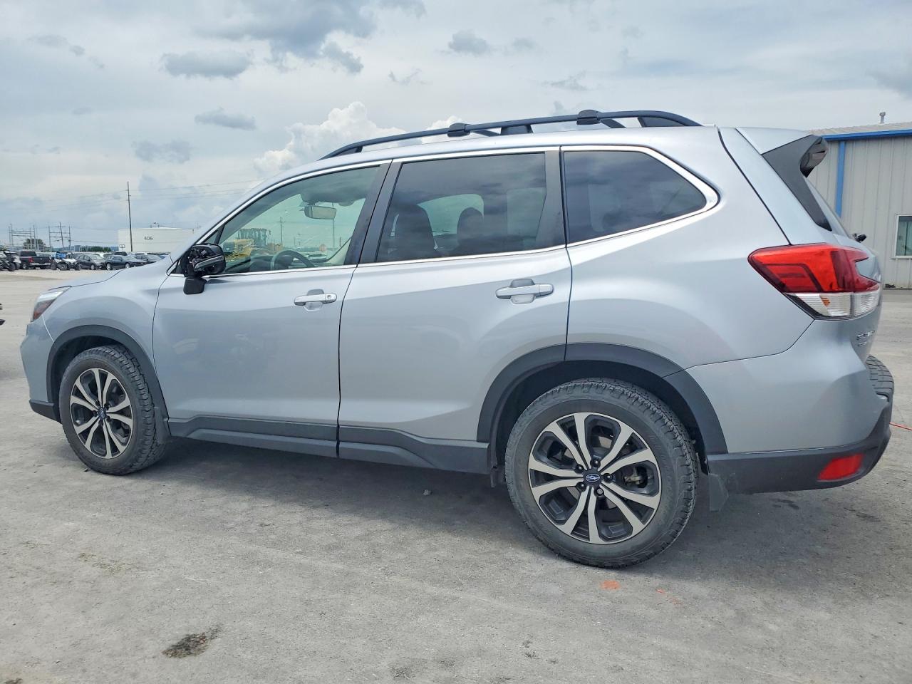 2020 Subaru Forester Limited Silver vin: JF2SKASC2LH562750
