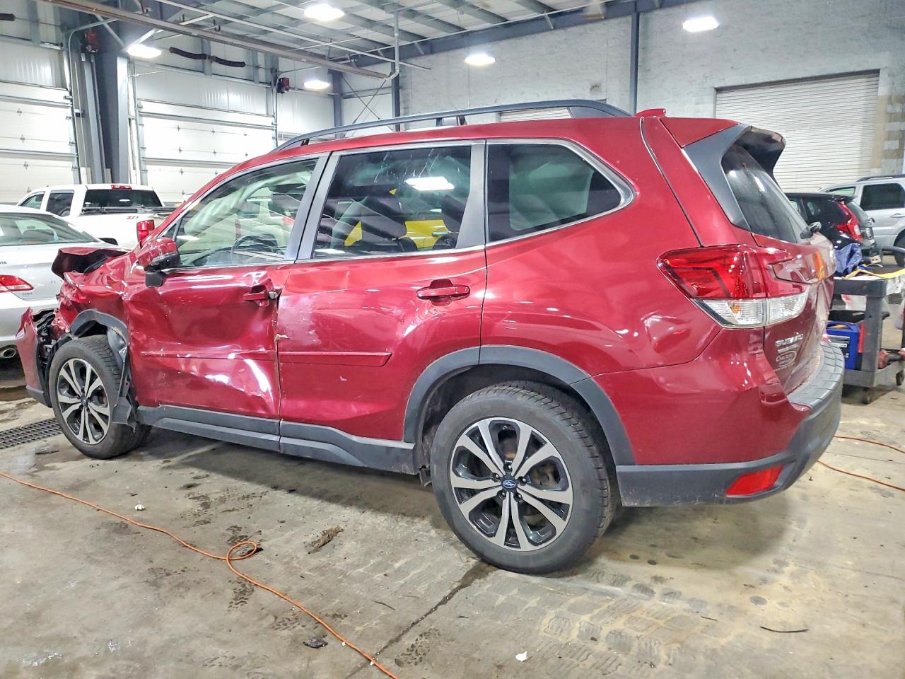 2021 Subaru Forester Limited Красный vin: JF2SKASC2MH535761