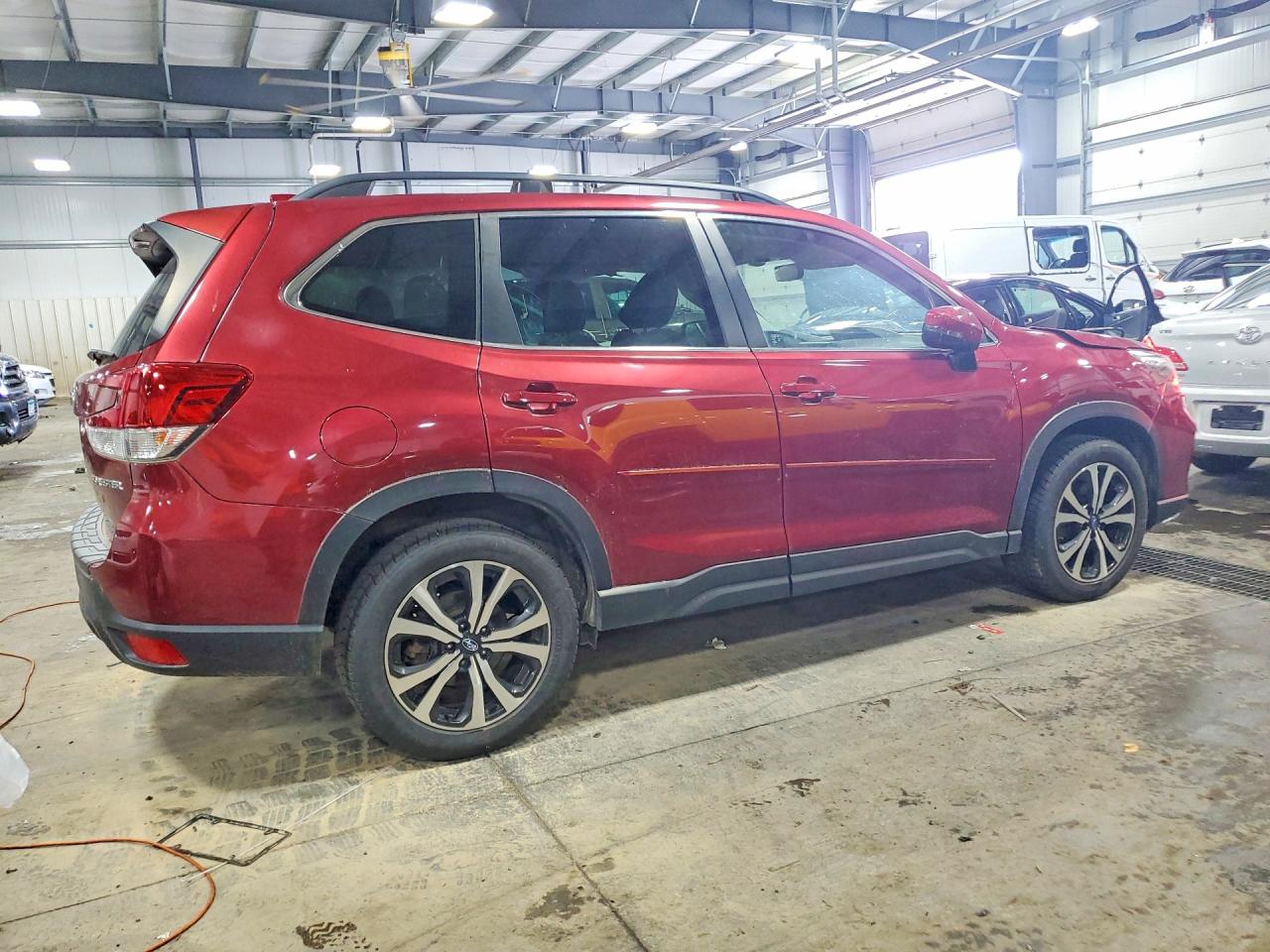2021 Subaru Forester Limited Красный vin: JF2SKASC2MH535761