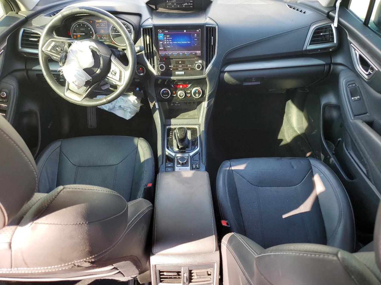 2019 Subaru Forester Limited White vin: JF2SKAUC0KH404175