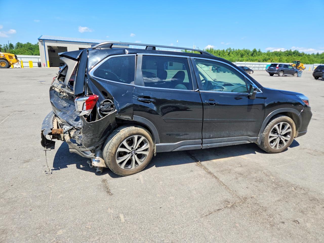 2020 Subaru Forester Limited Черный vin: JF2SKAUC2LH445005