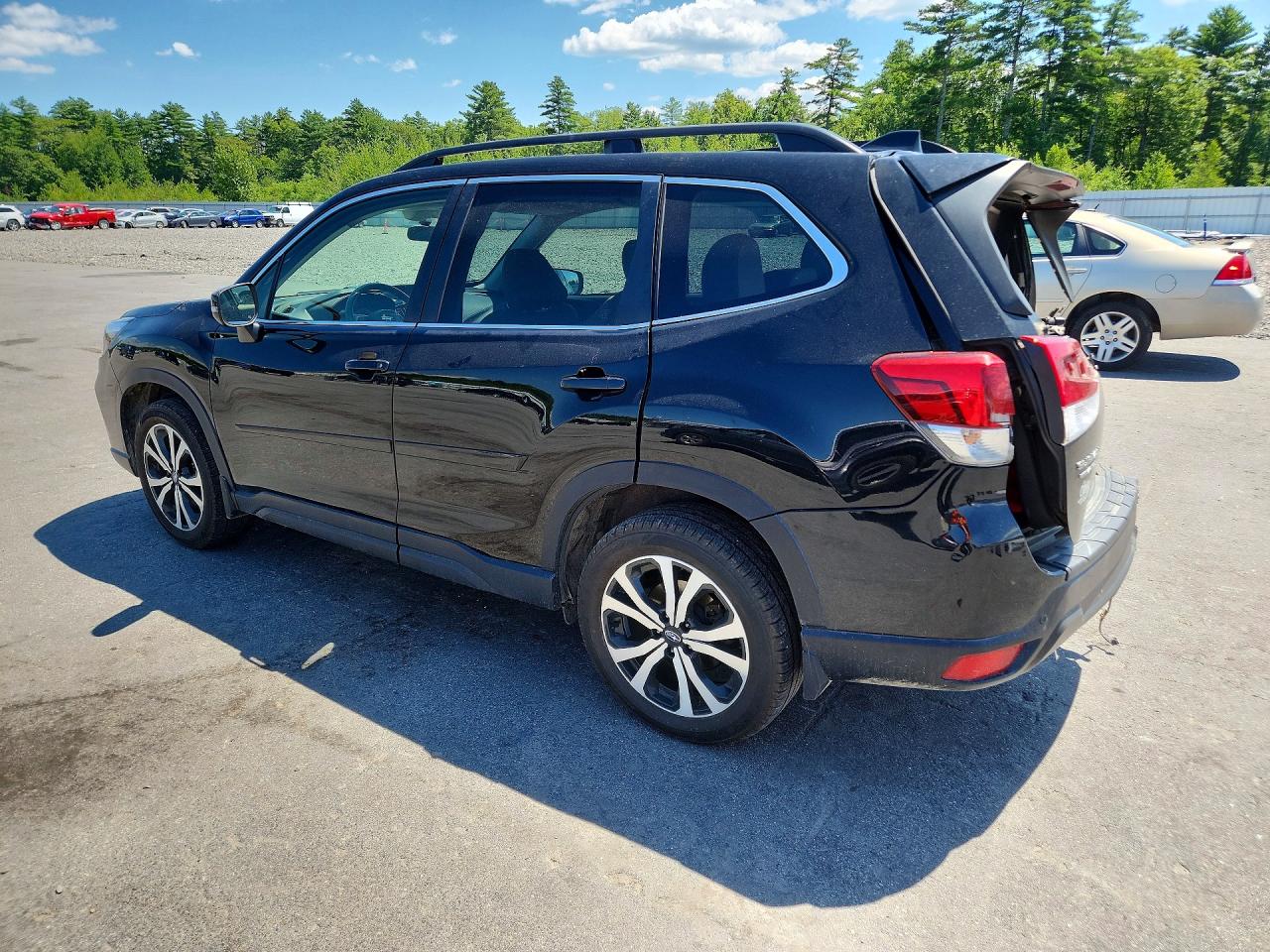 2020 Subaru Forester Limited Черный vin: JF2SKAUC2LH445005