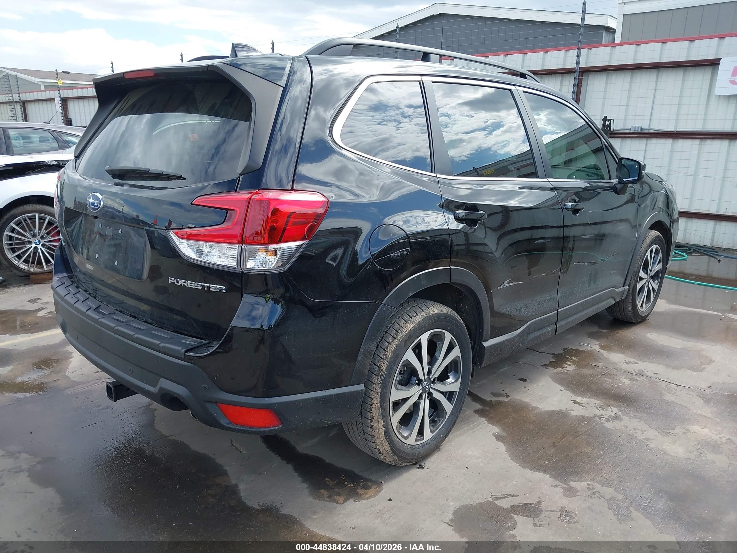 2021 Subaru Forester Limited Черный vin: JF2SKAUC3MH416386
