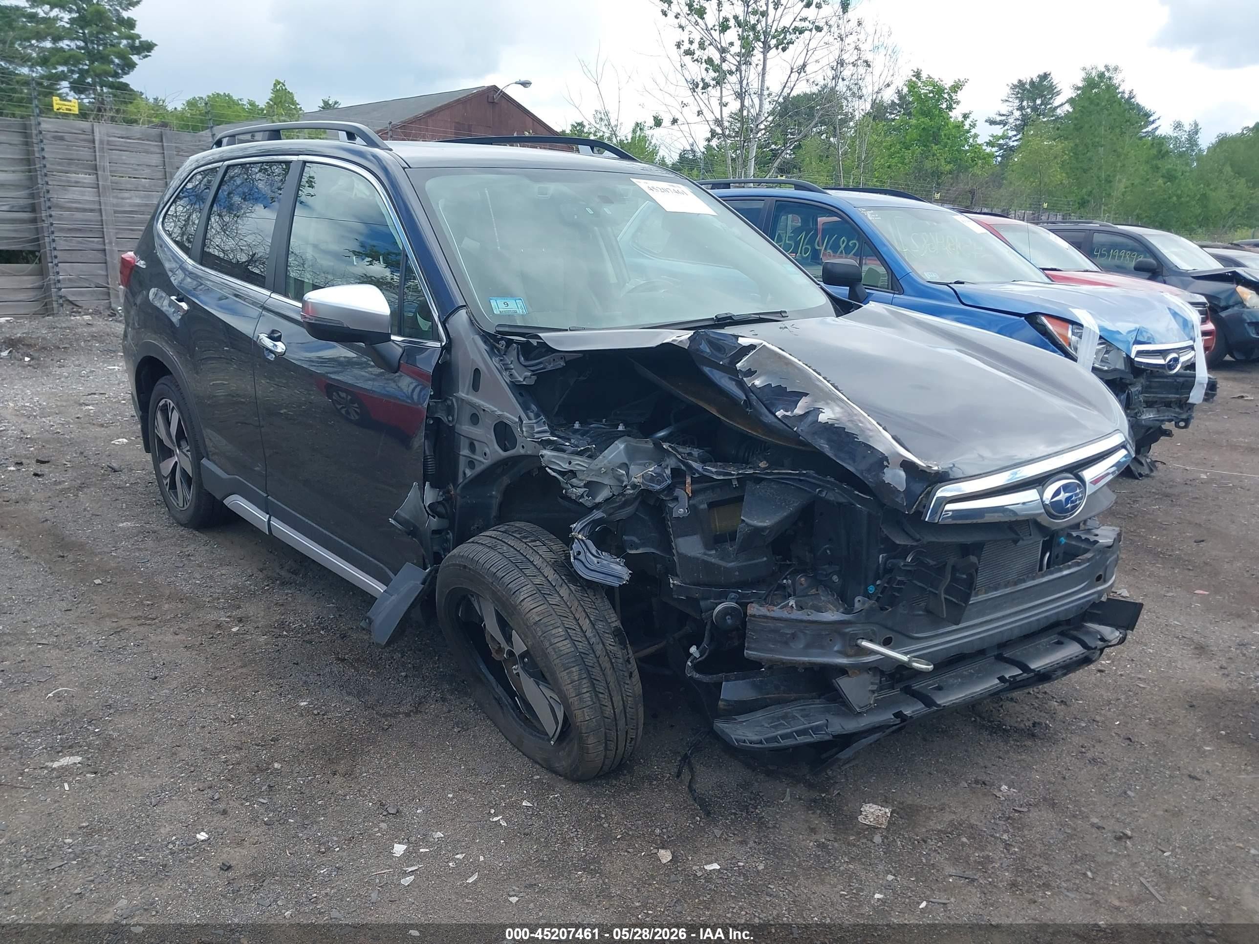 2019 Subaru Forester Touring Черный vin: JF2SKAWC0KH562786