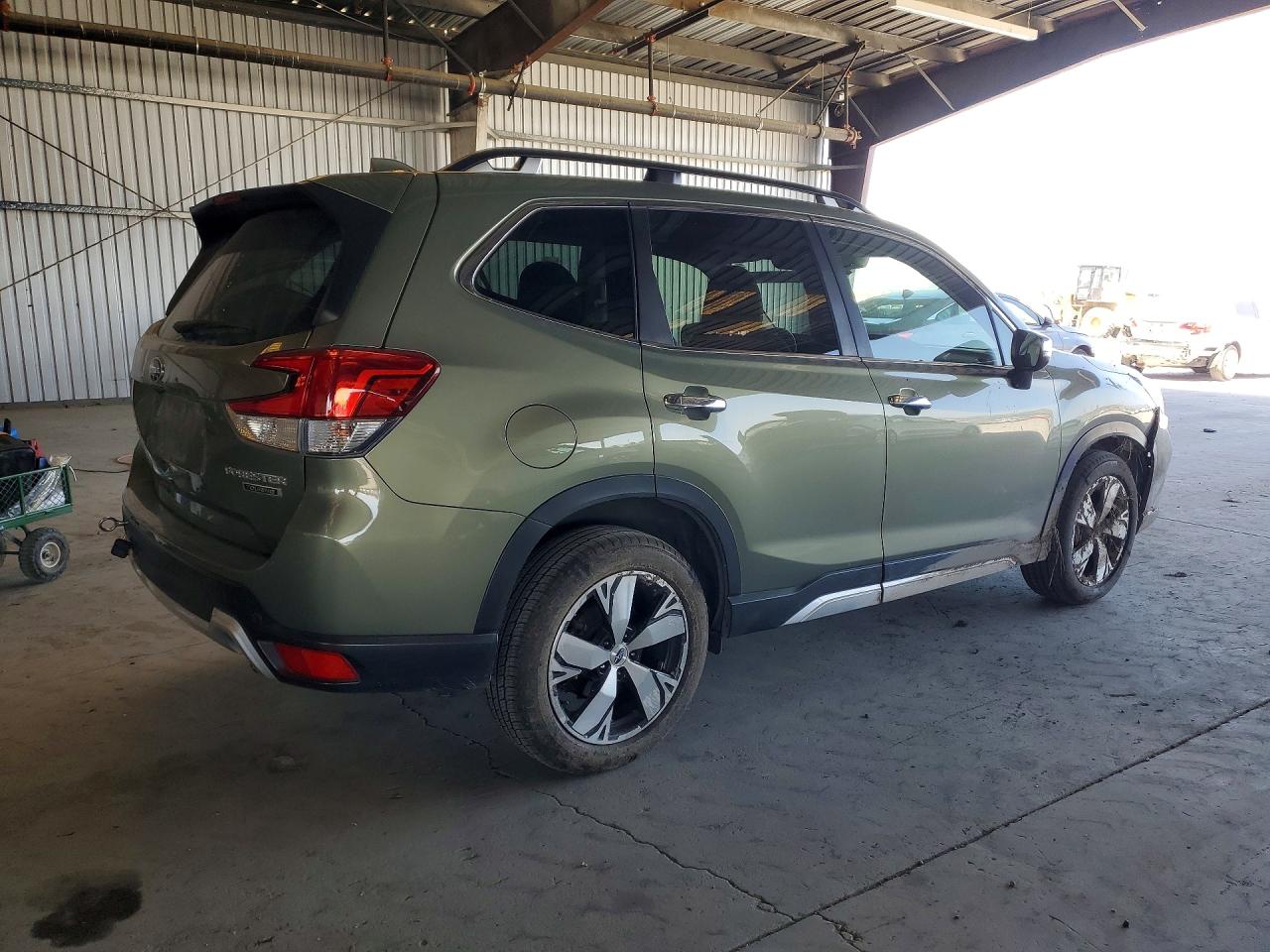 2019 Subaru Forester Touring Green vin: JF2SKAWC8KH400131