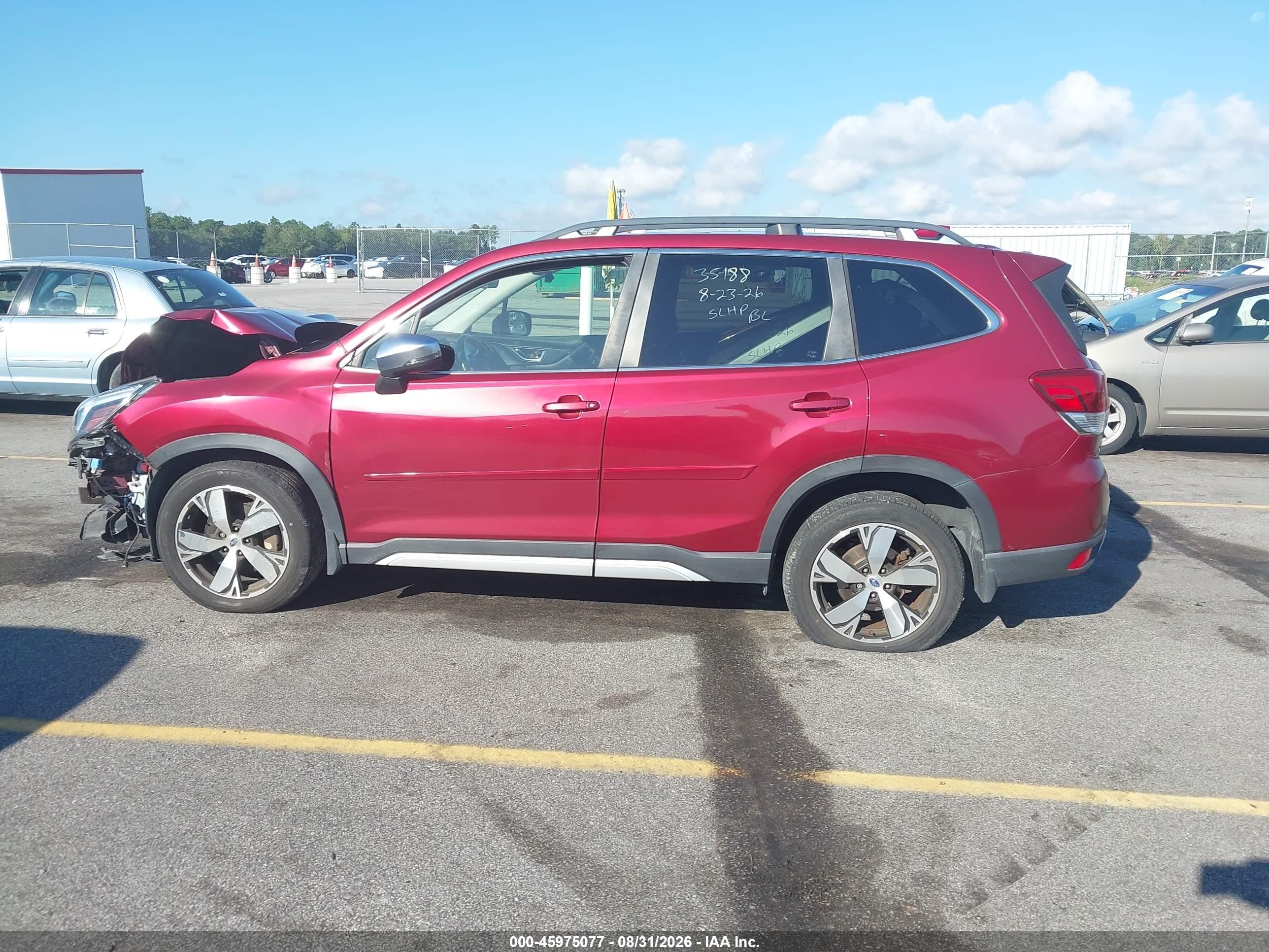 2020 Subaru Forester Touring Burgundy vin: JF2SKAXCXLH406982