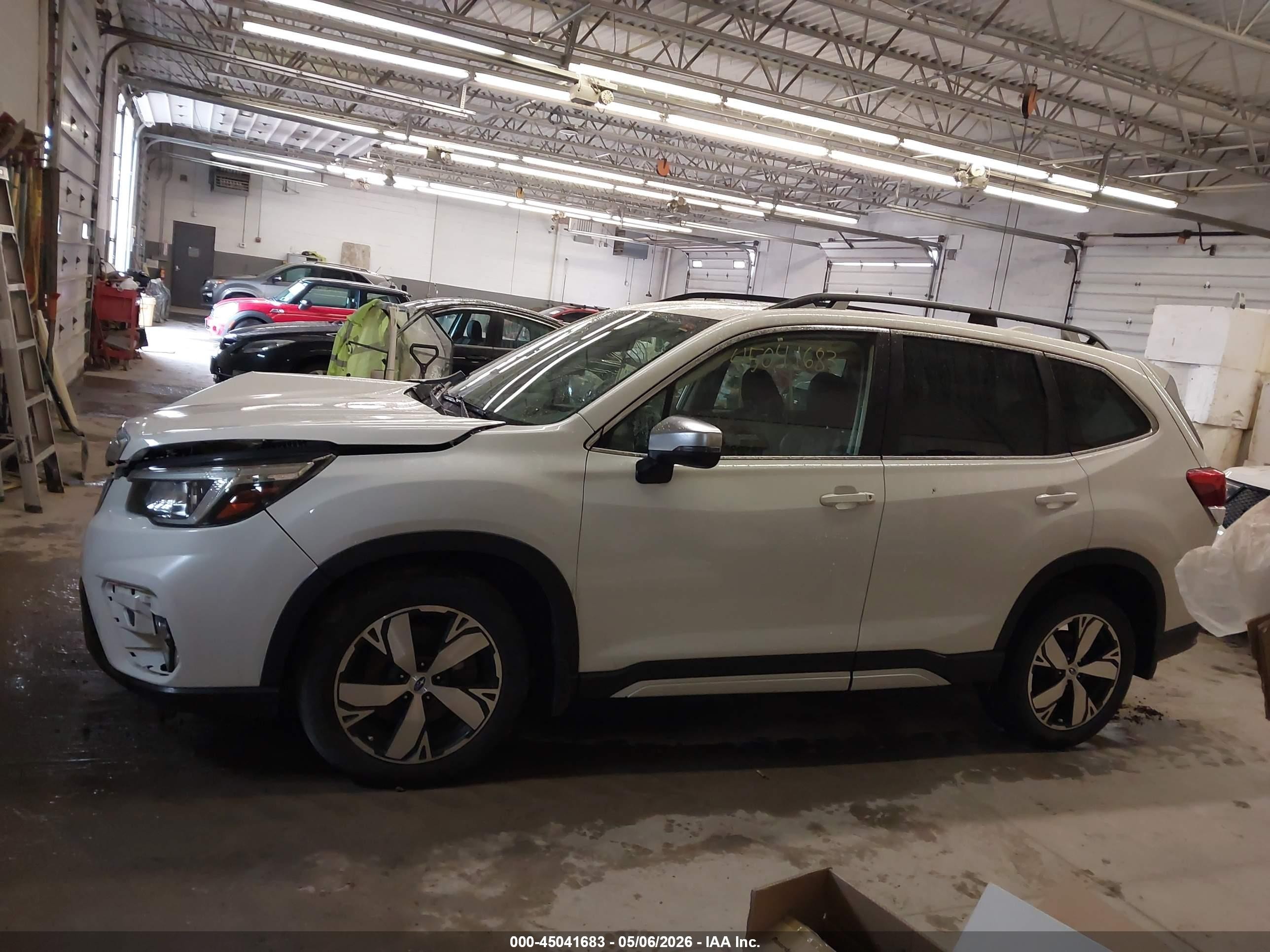 2020 Subaru Forester Touring White vin: JF2SKAXCXLH583399