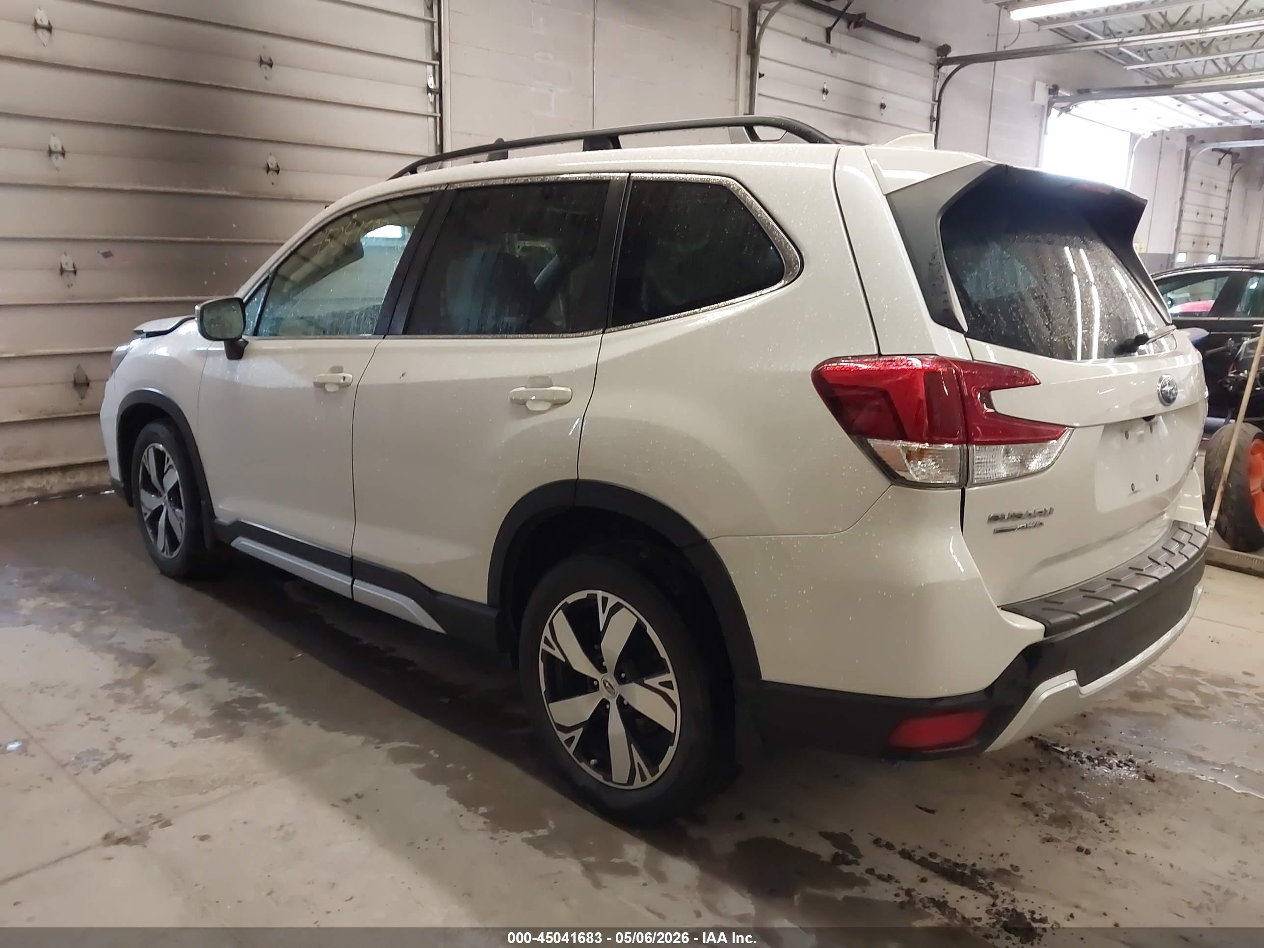 2020 Subaru Forester Touring White vin: JF2SKAXCXLH583399