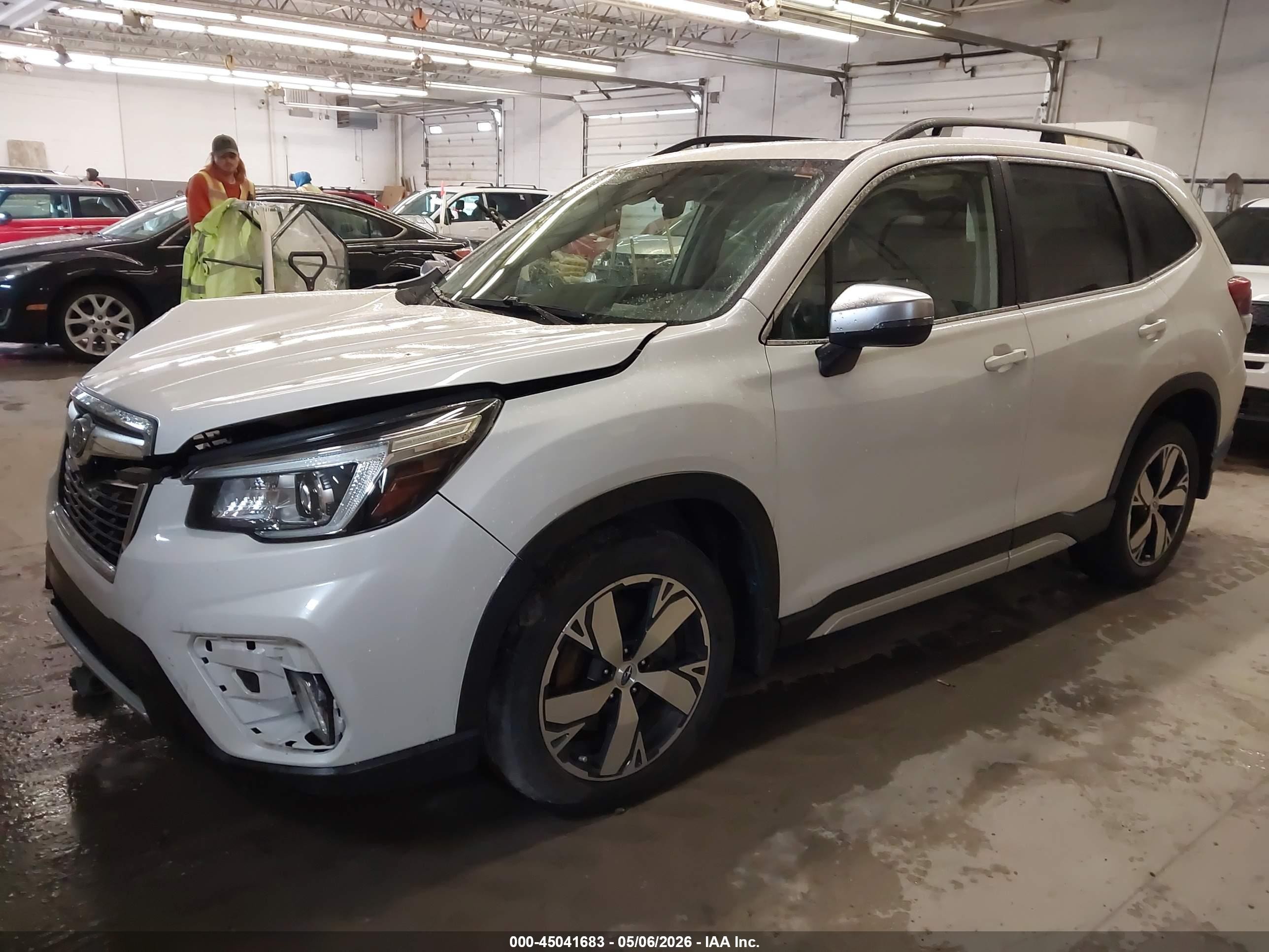 2020 Subaru Forester Touring White vin: JF2SKAXCXLH583399