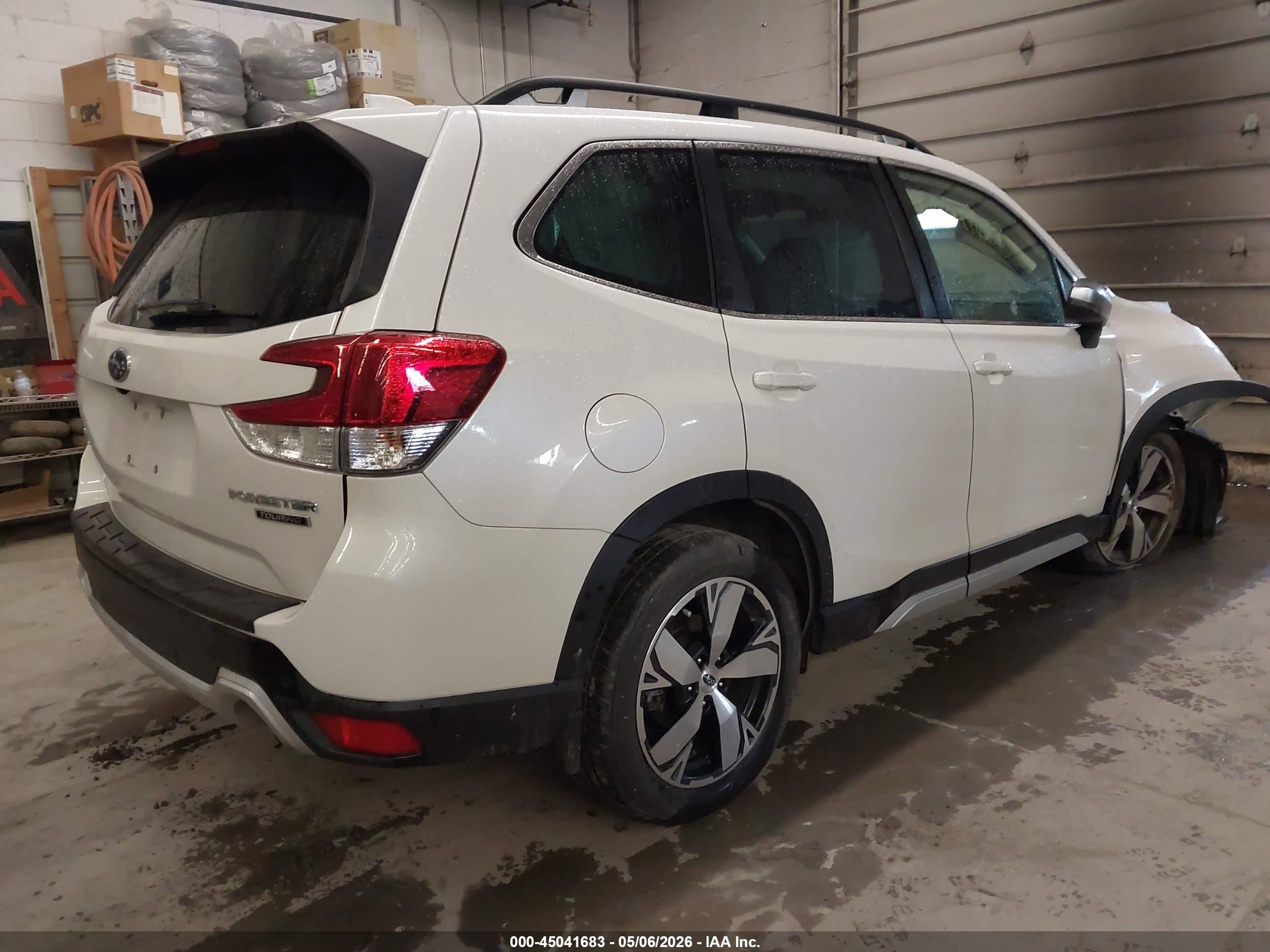 2020 Subaru Forester Touring White vin: JF2SKAXCXLH583399