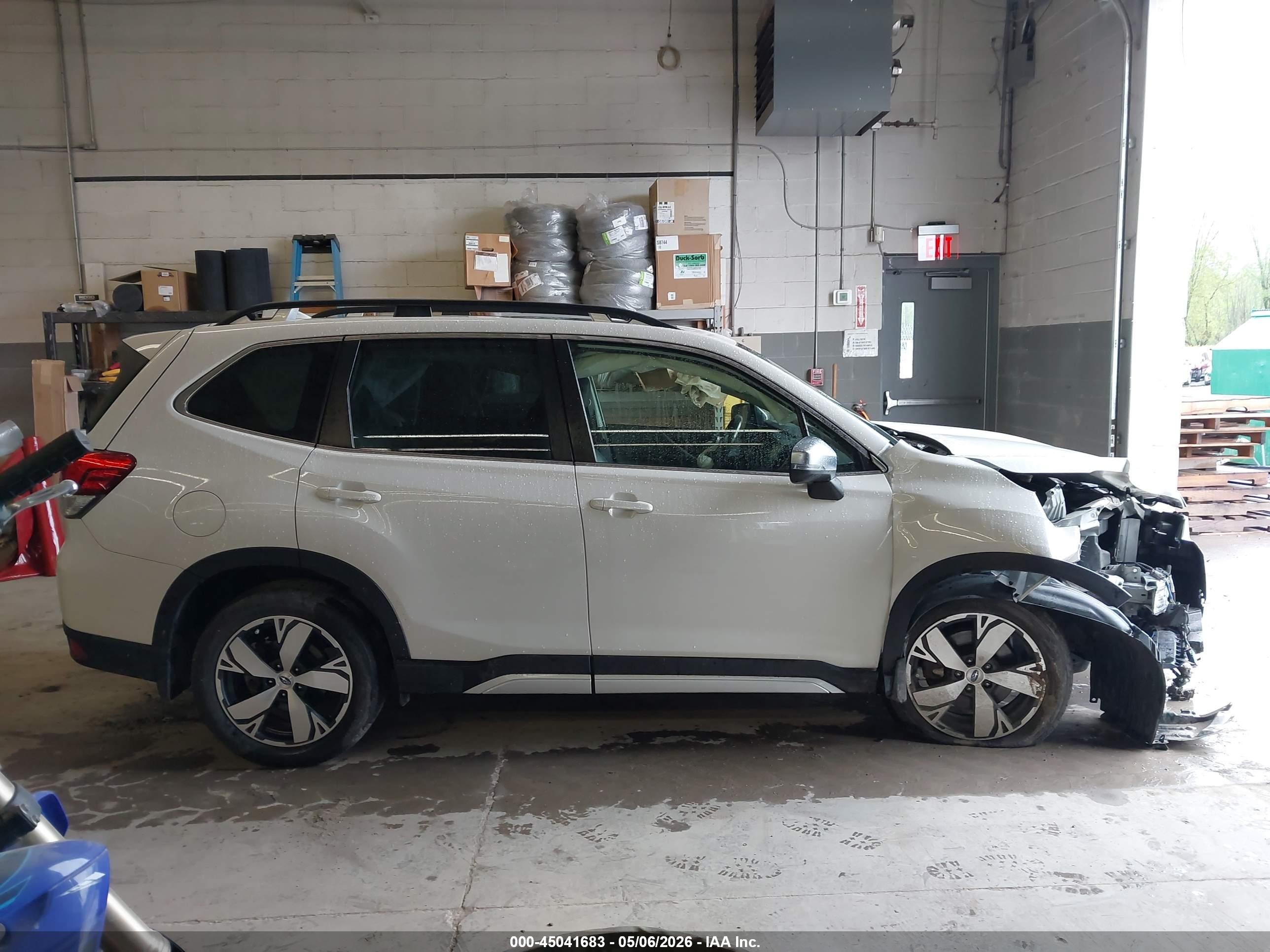 2020 Subaru Forester Touring White vin: JF2SKAXCXLH583399
