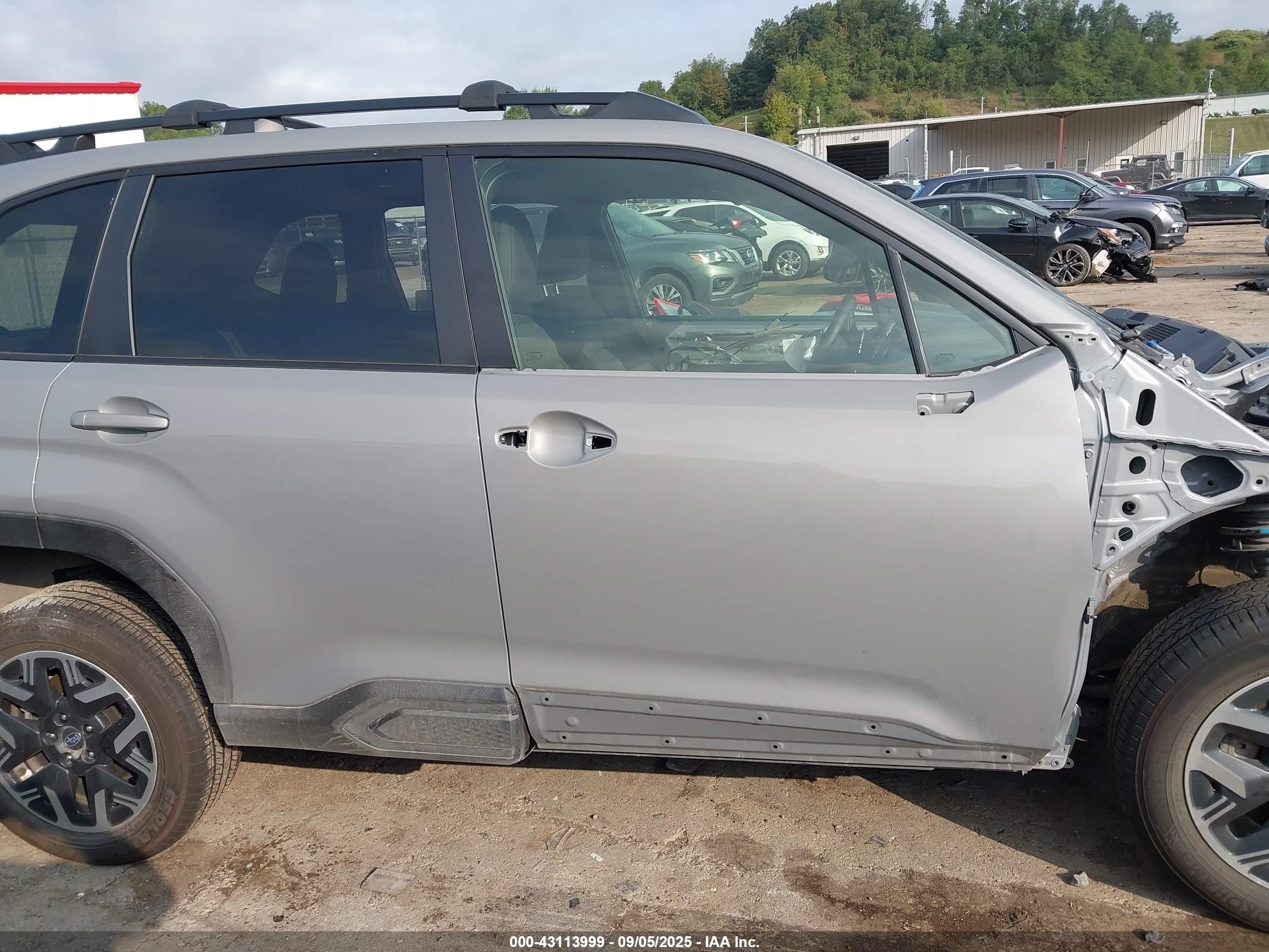 2025 Subaru Forester Premium Gray vin: JF2SLDBC3SH469586