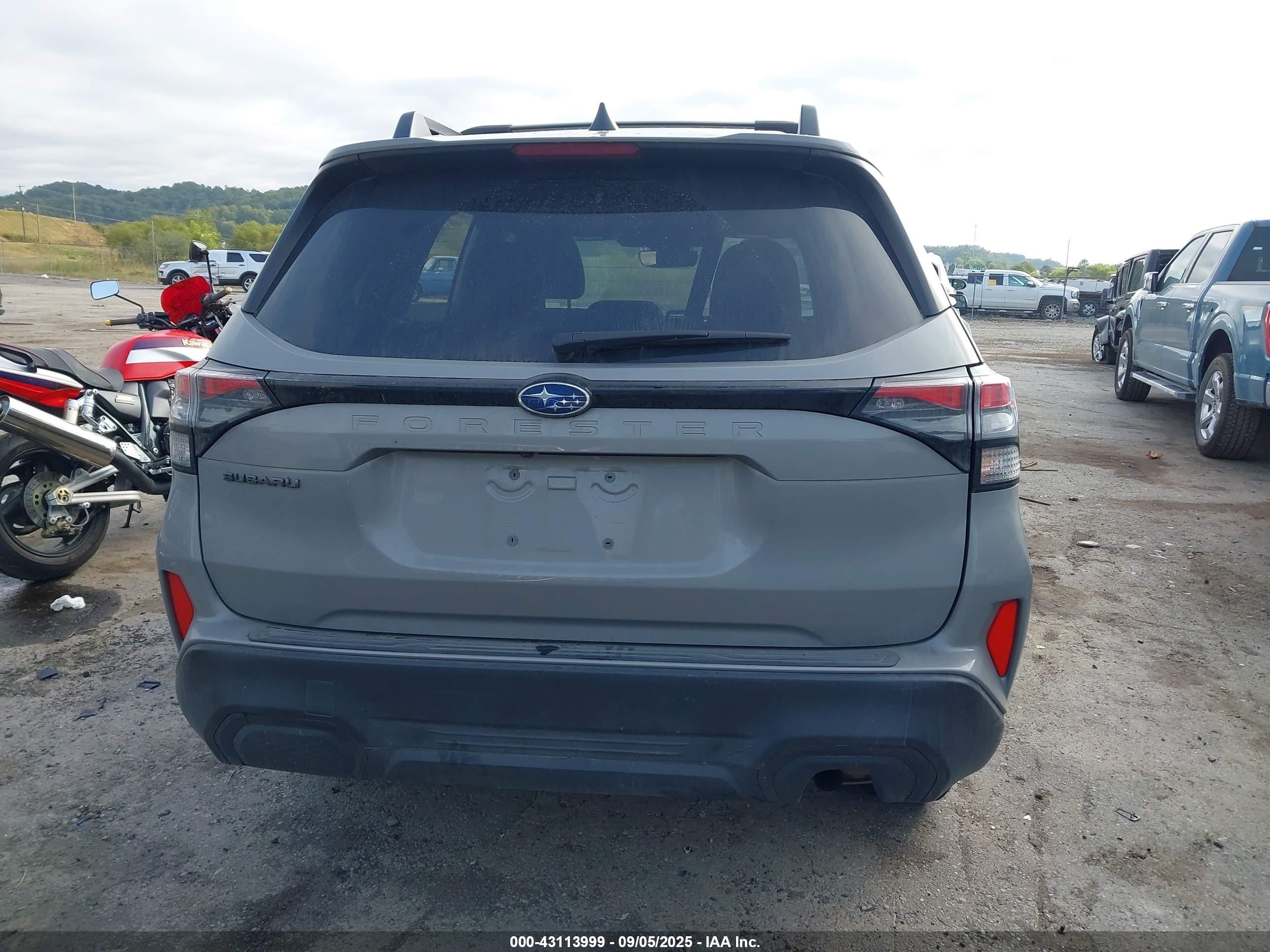 2025 Subaru Forester Premium Gray vin: JF2SLDBC3SH469586