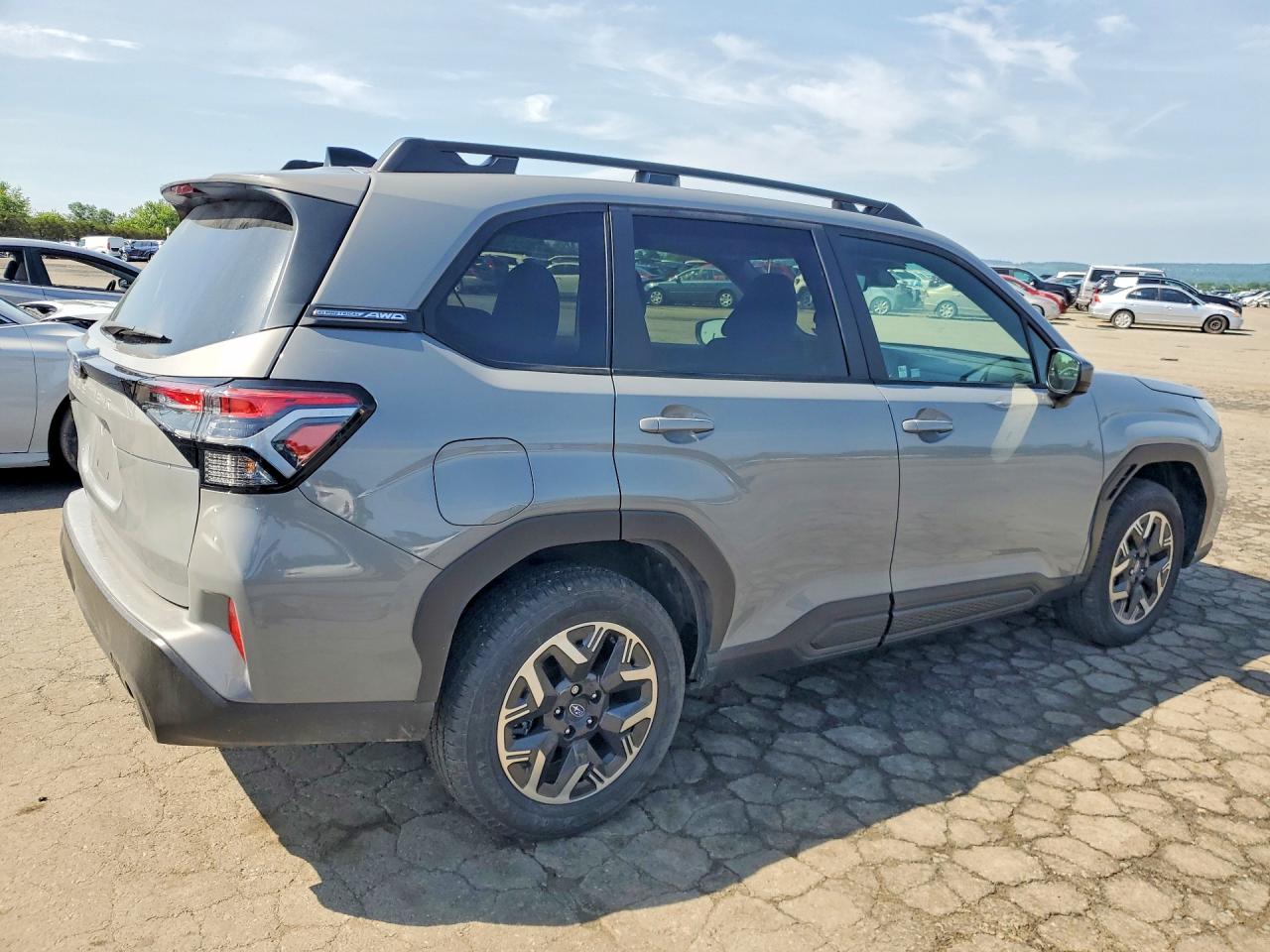 2025 Subaru Forester Premium Silver vin: JF2SLDDC5SH548478