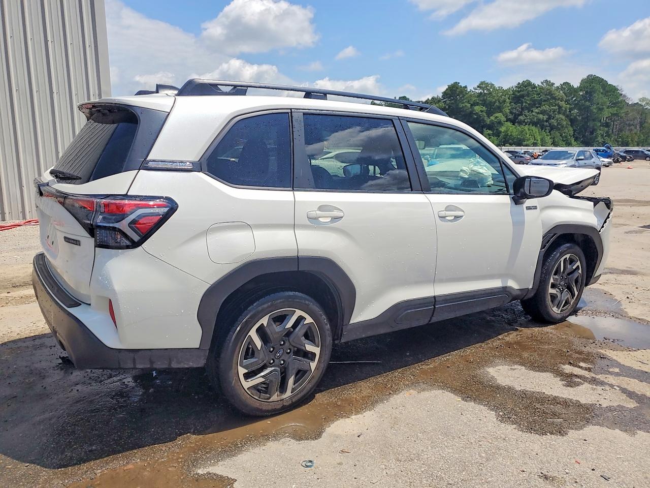 2025 Subaru Forester Premium White vin: JF2SLSED1SH415289