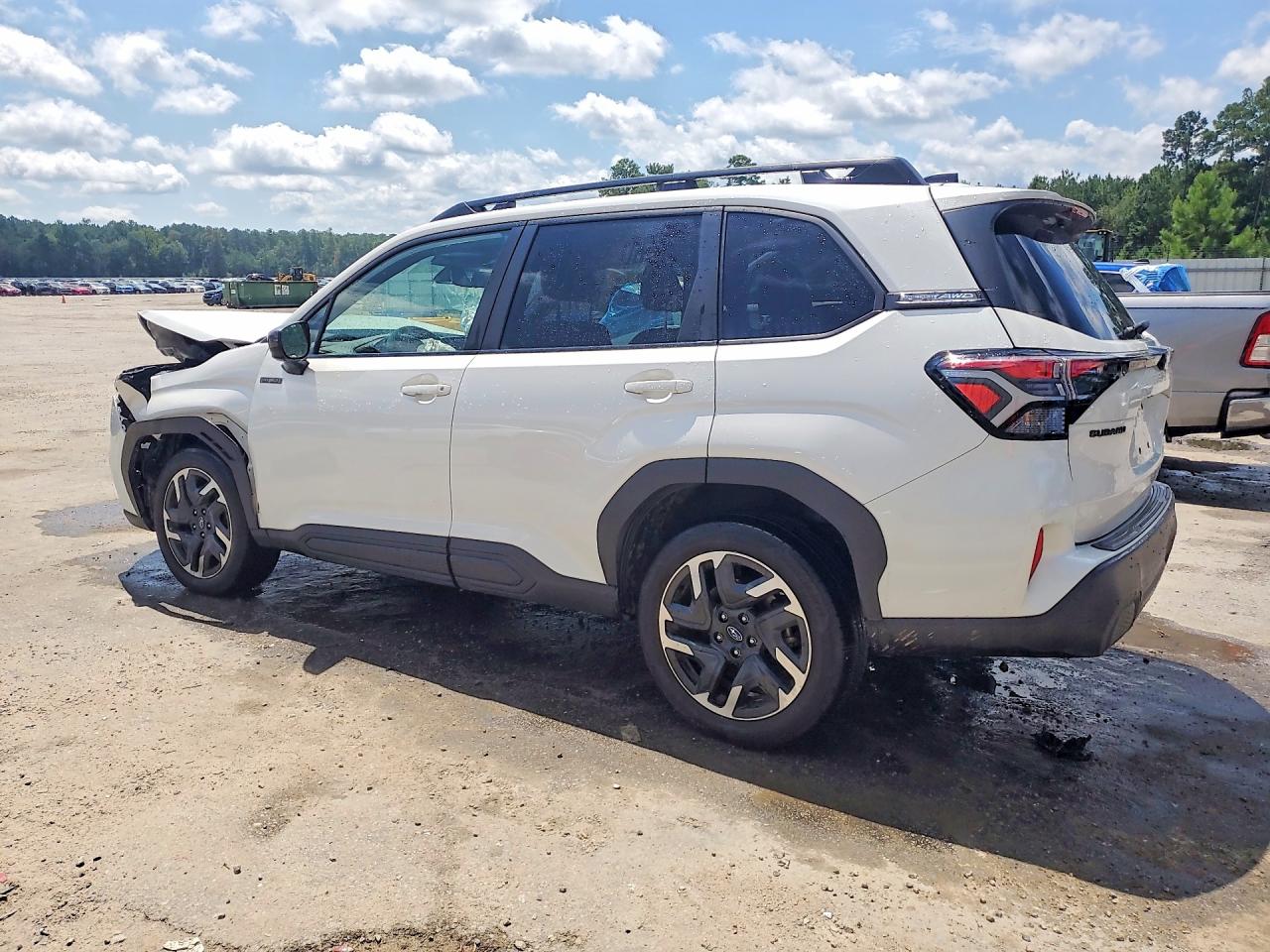 2025 Subaru Forester Premium White vin: JF2SLSED1SH415289