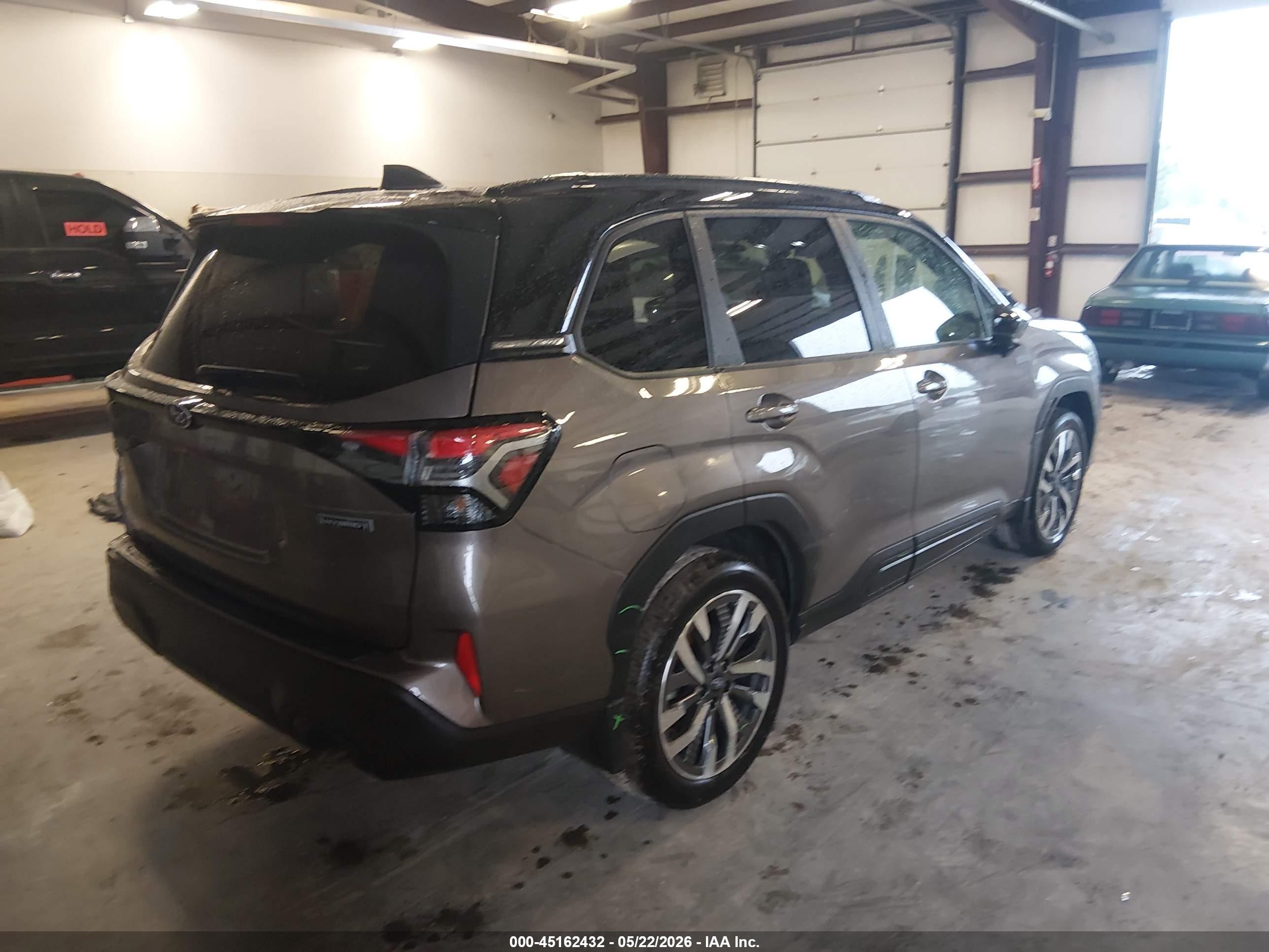 2025 Subaru Forester Touring Hybrid Tan vin: JF2SLSTD3SH421792