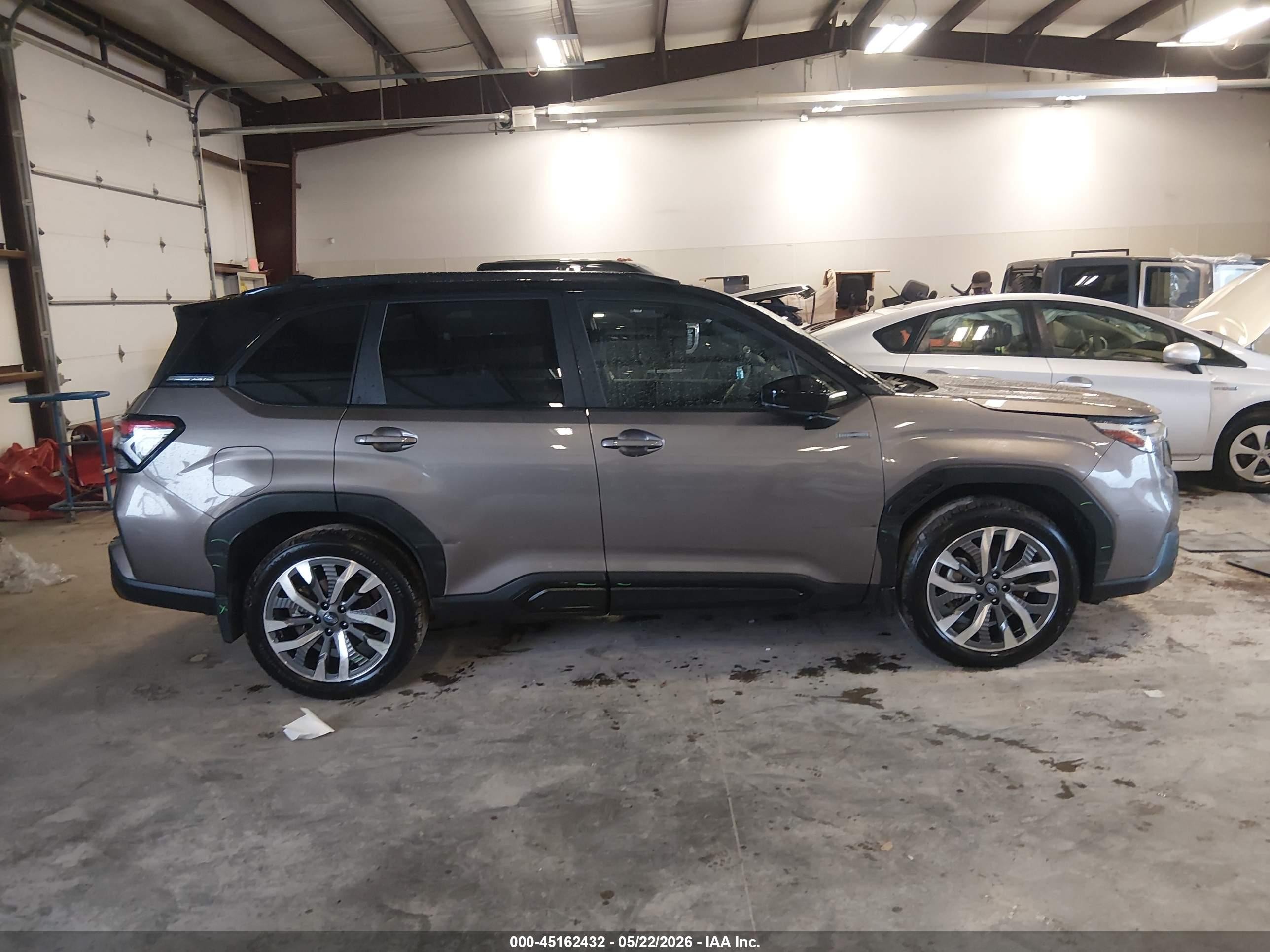 2025 Subaru Forester Touring Hybrid Tan vin: JF2SLSTD3SH421792